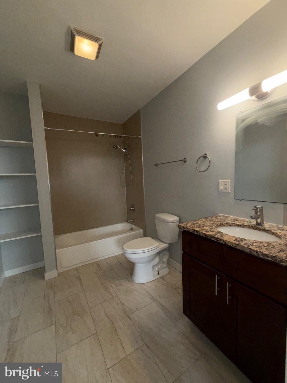 4 LEVERINGTON AVENUE 102