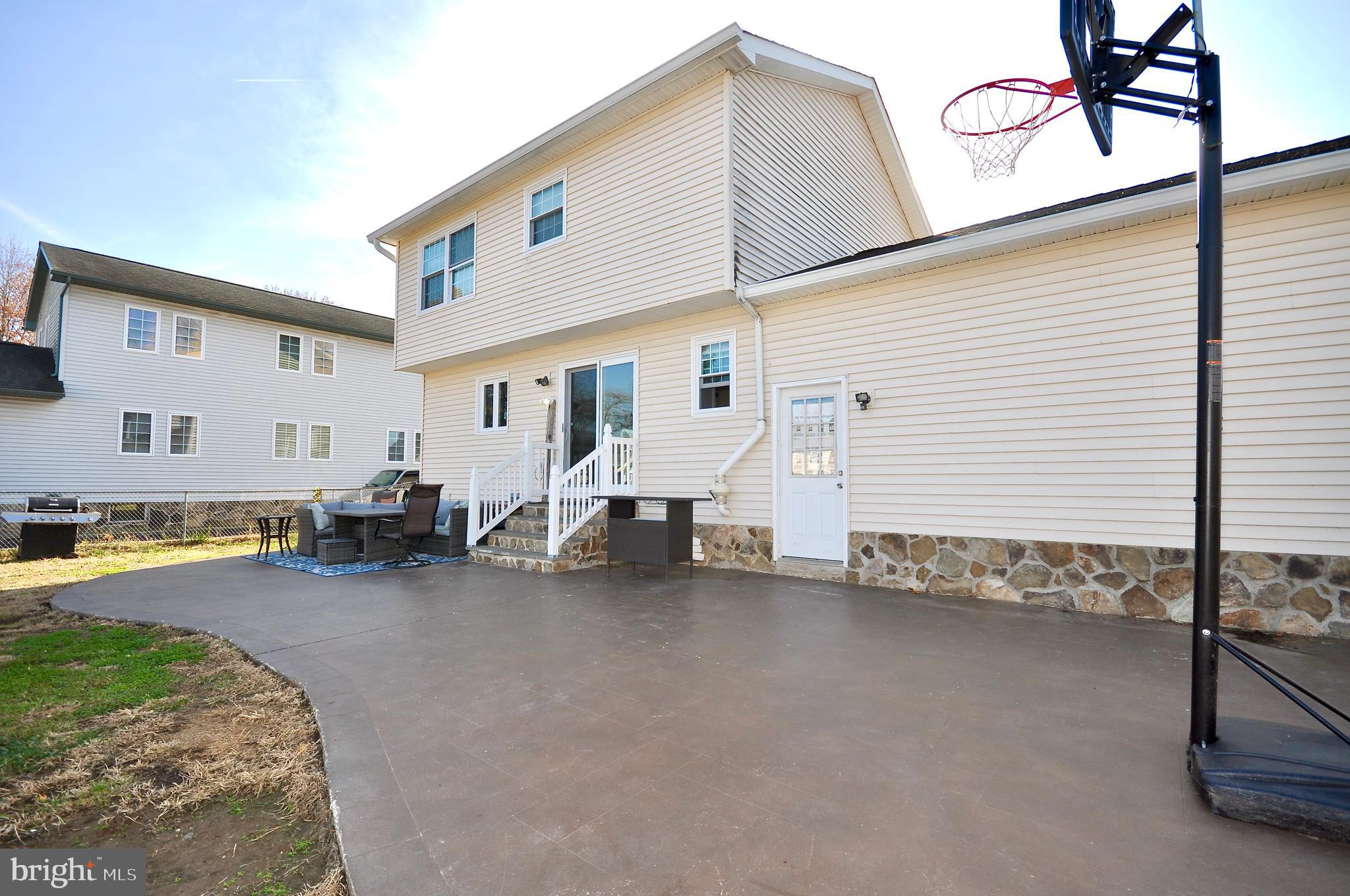 MAPLE SHADE - Residential