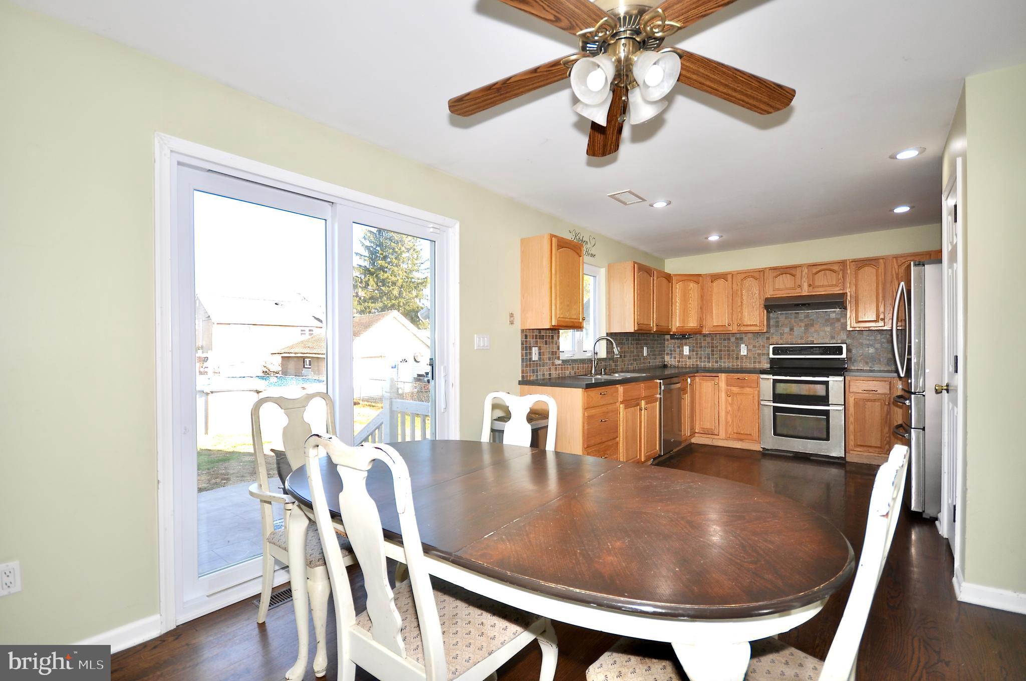 MAPLE SHADE - Residential