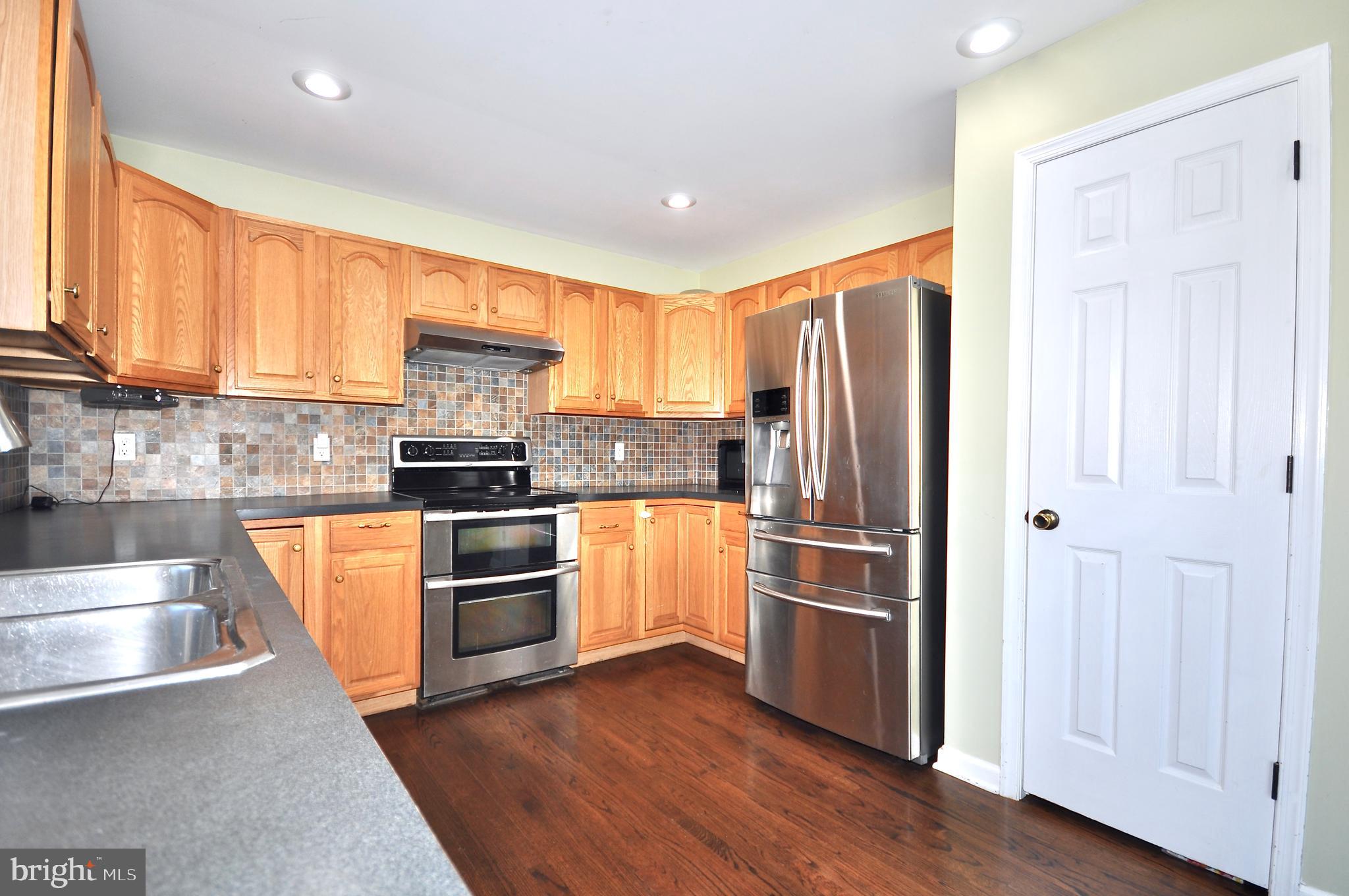 MAPLE SHADE - Residential