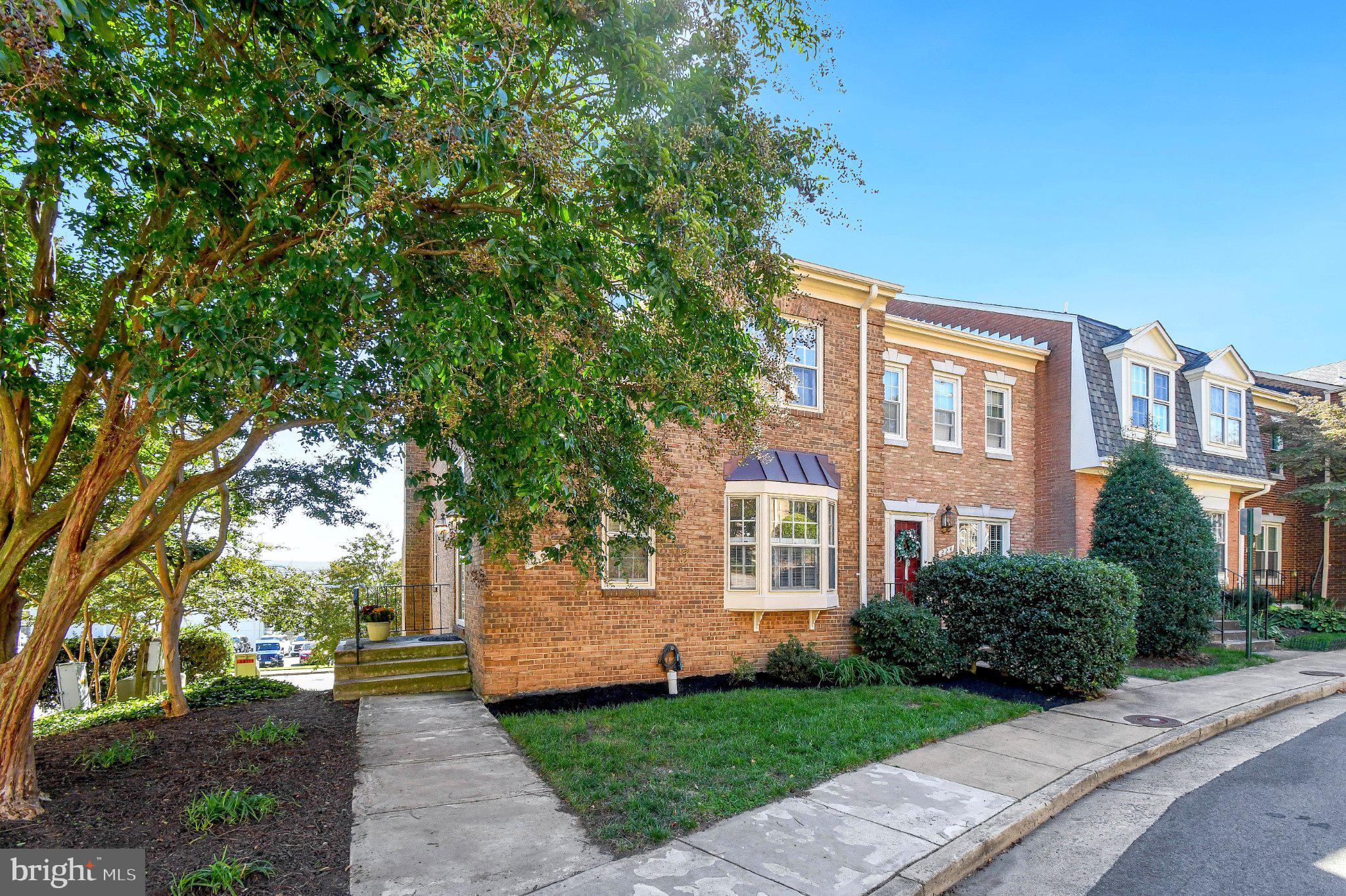 222 GRETNA GREEN COURT