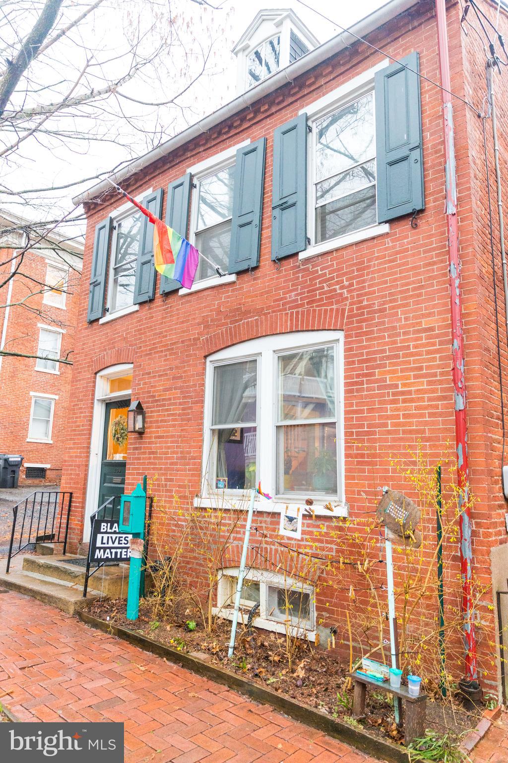 CHESTNUT HILL - Residential