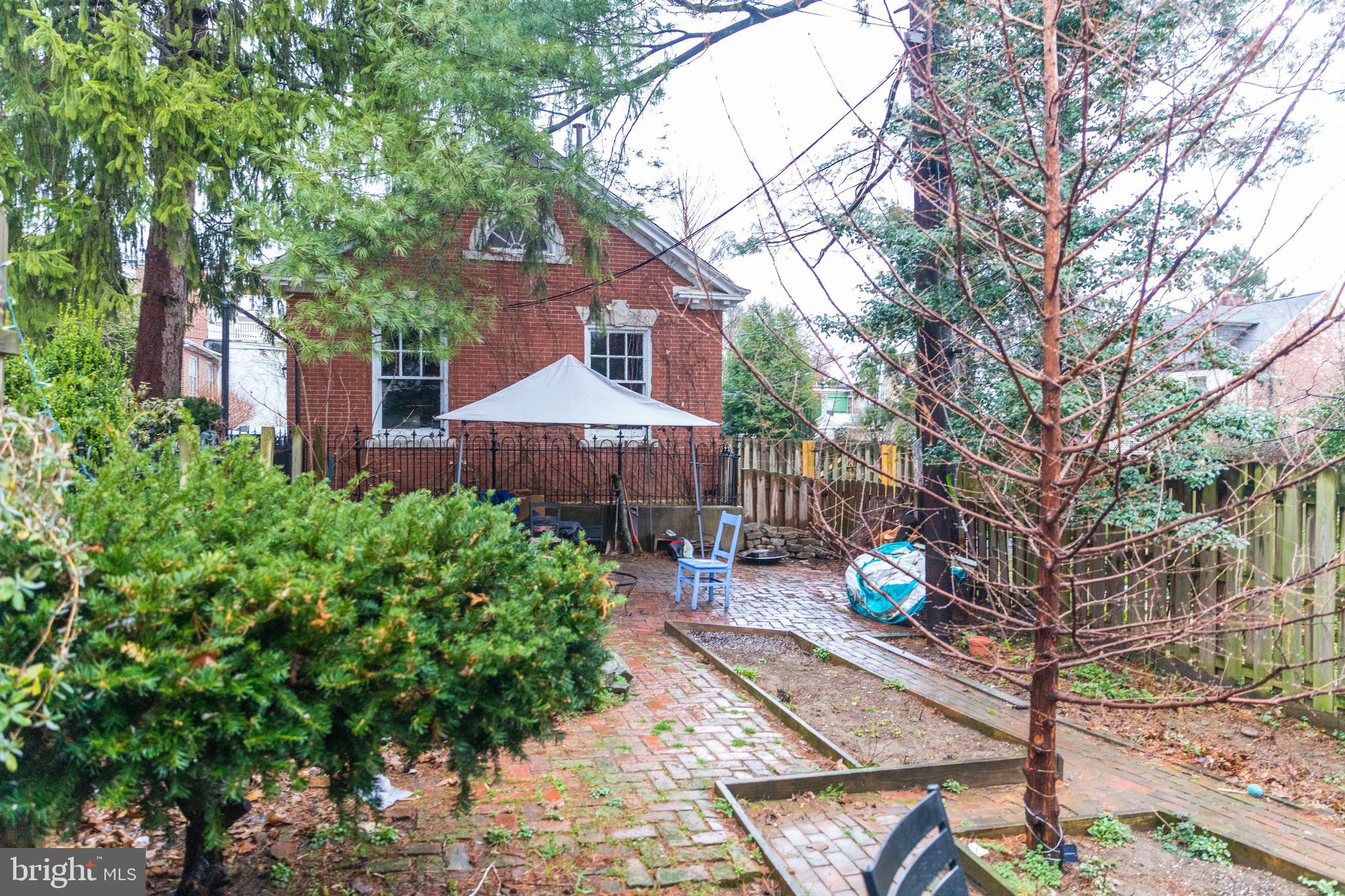 CHESTNUT HILL - Residential