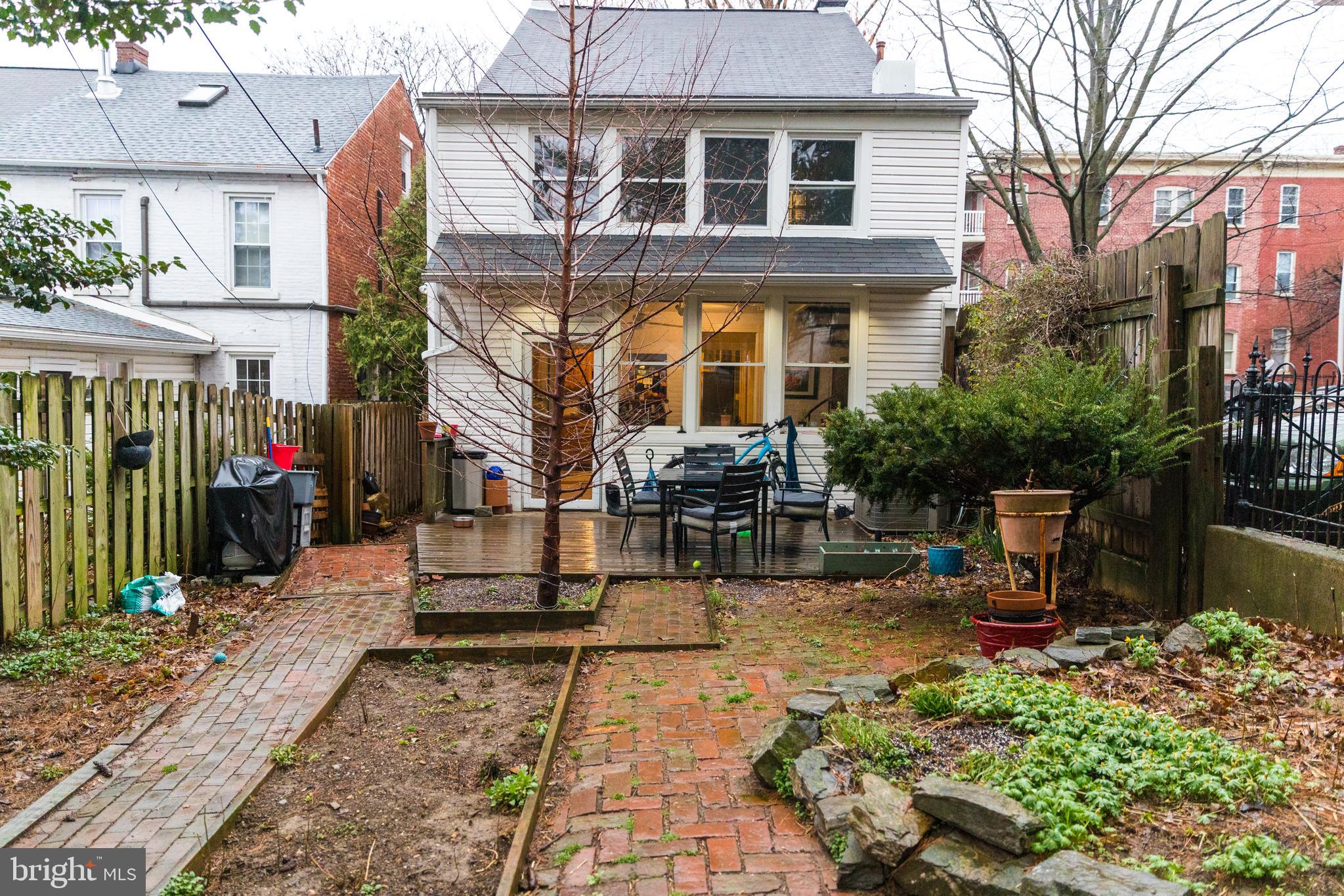 CHESTNUT HILL - Residential