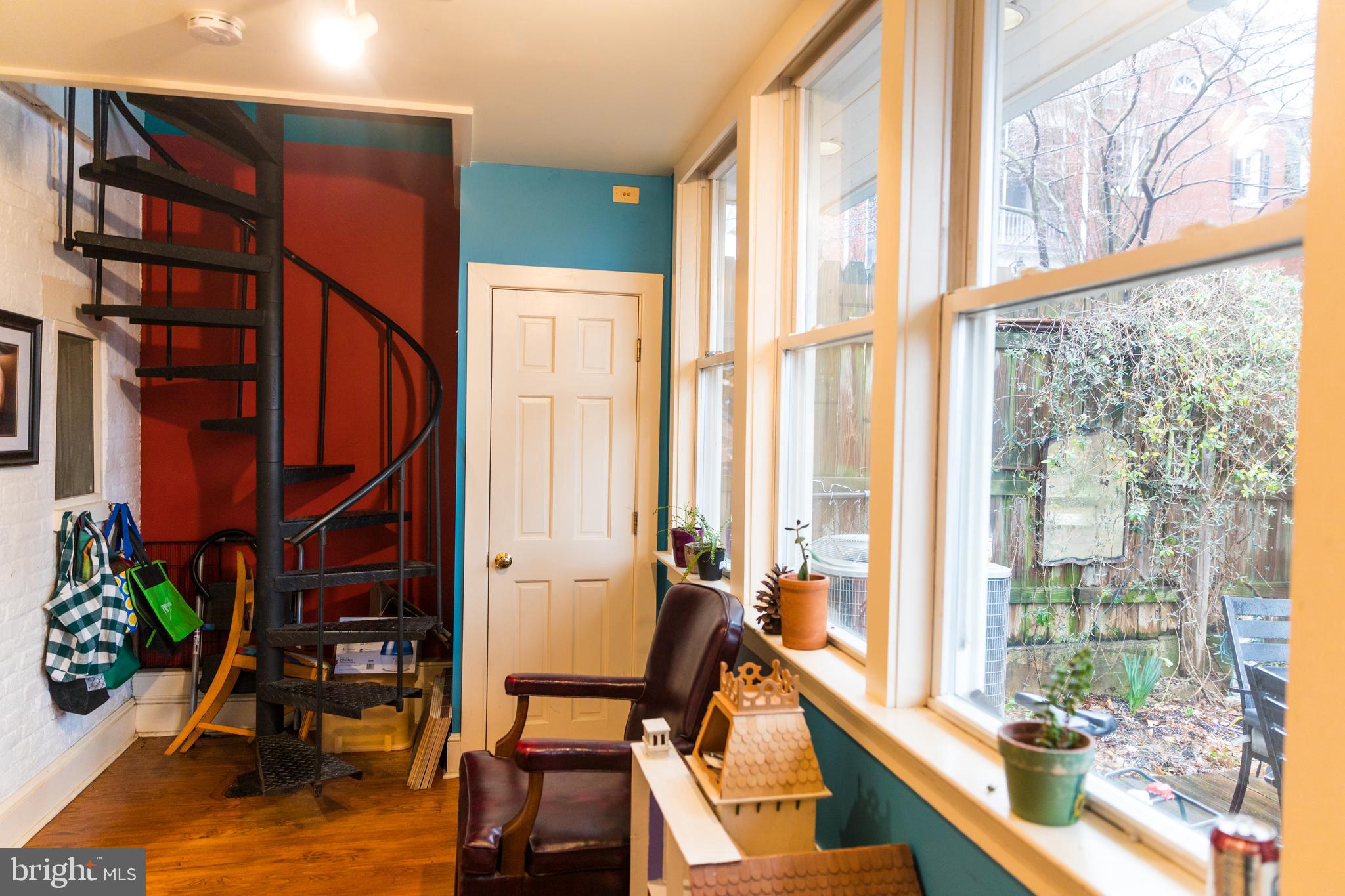 CHESTNUT HILL - Residential