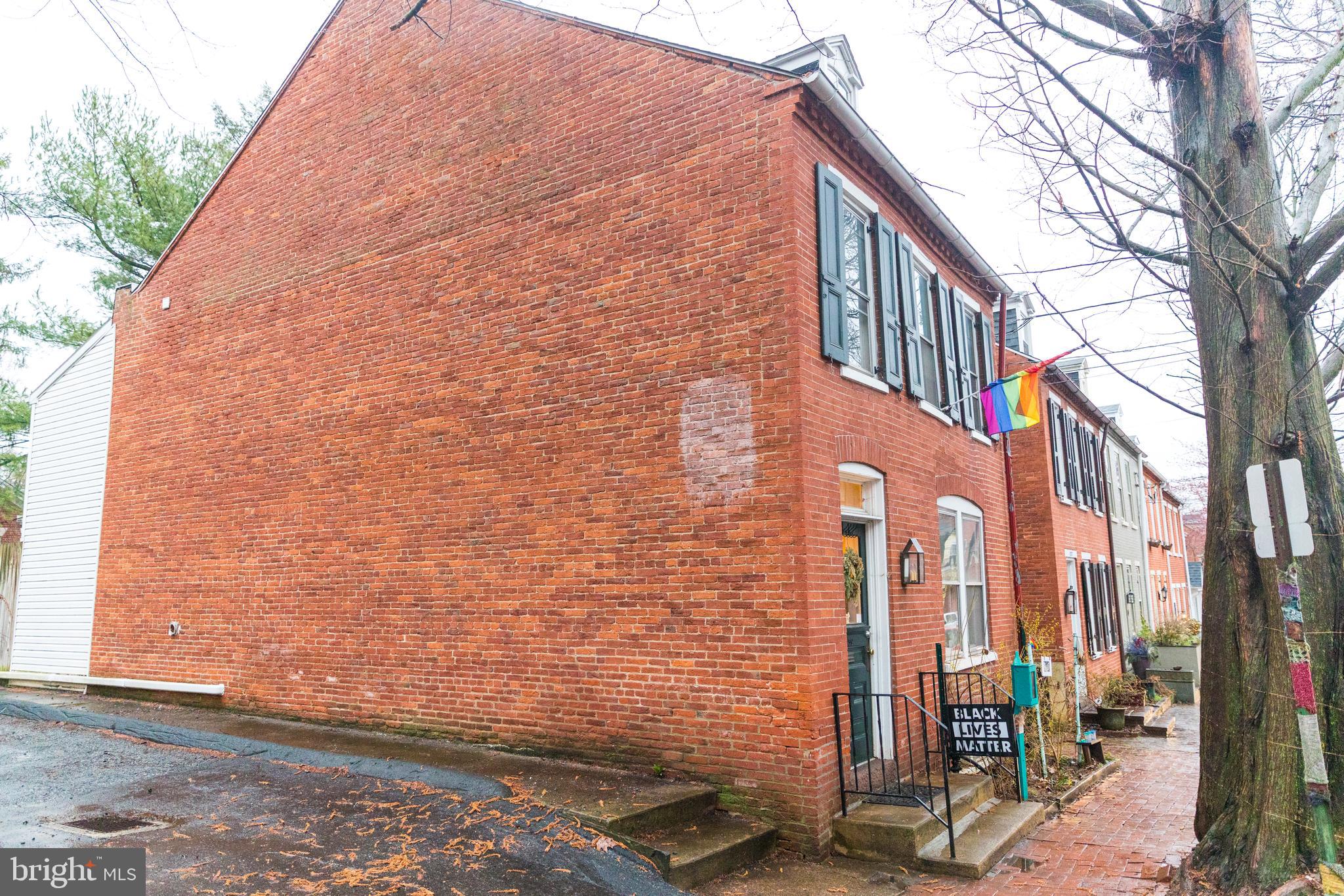 CHESTNUT HILL - Residential