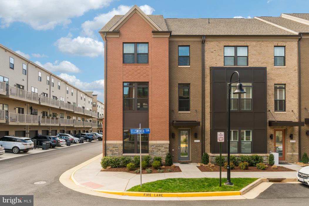 SM ONE LOUDOUN CONDO - Residential Lease
