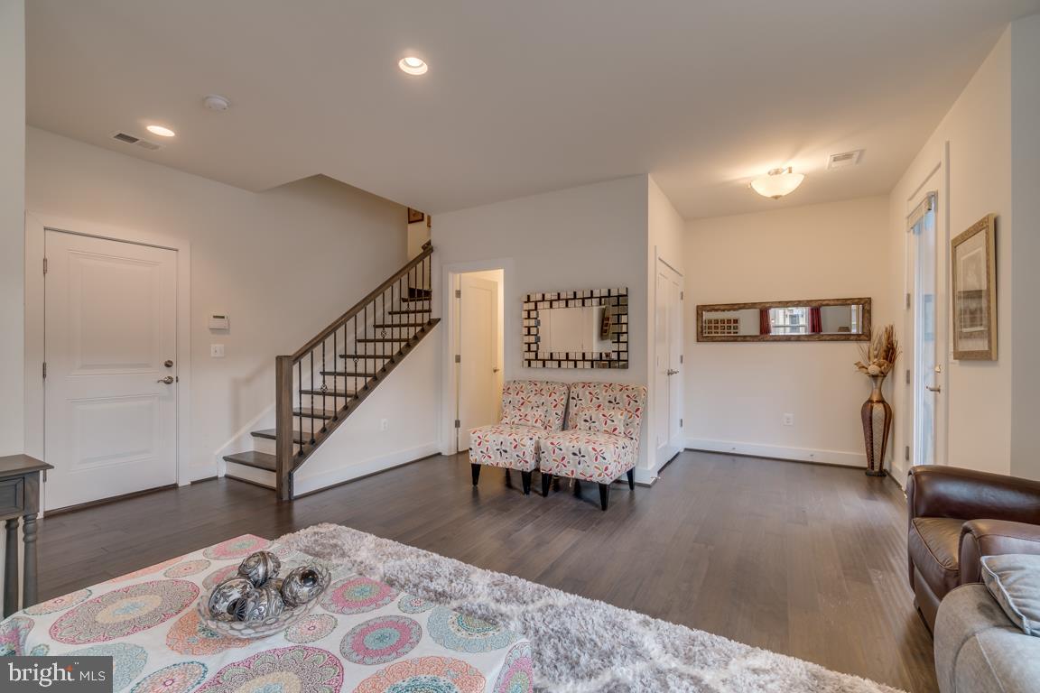 SM ONE LOUDOUN CONDO - Residential Lease