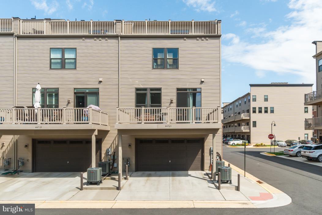 SM ONE LOUDOUN CONDO - Residential Lease