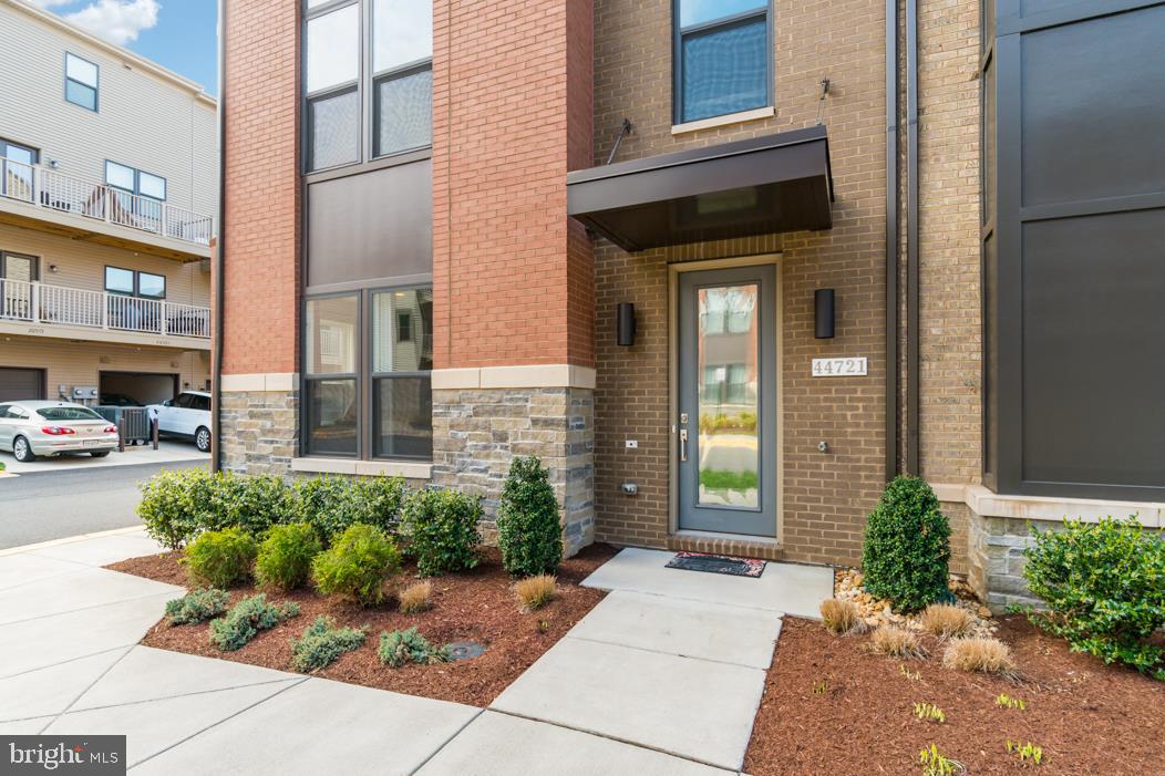 SM ONE LOUDOUN CONDO - Residential Lease