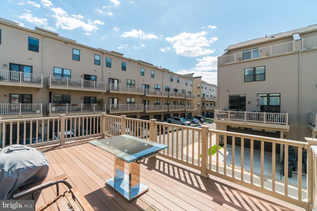 SM ONE LOUDOUN CONDO - Residential Lease