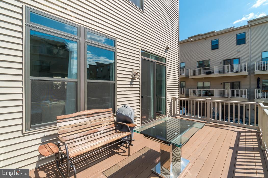 SM ONE LOUDOUN CONDO - Residential Lease