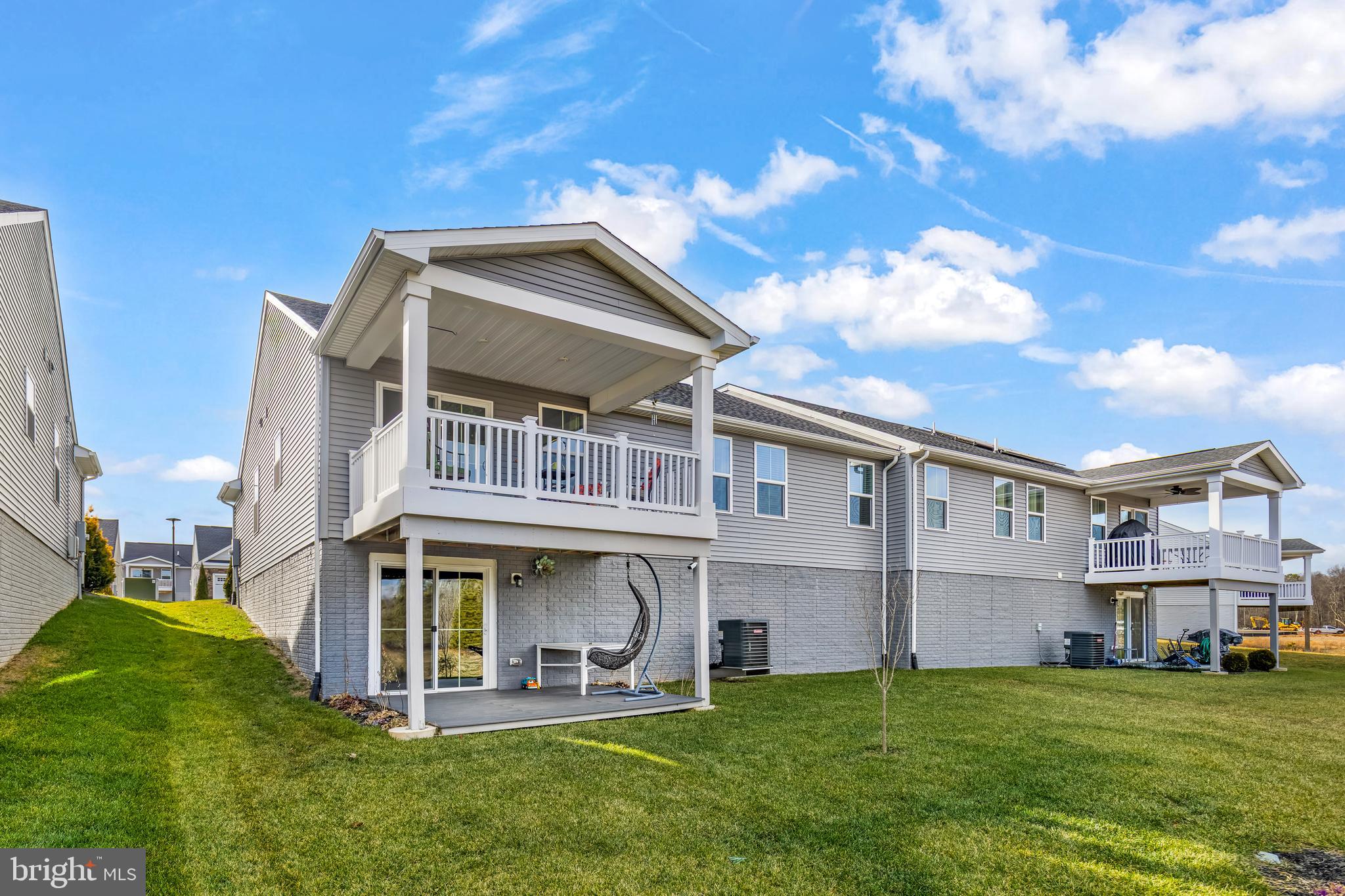 TWIN LAKE VILLAS - Residential