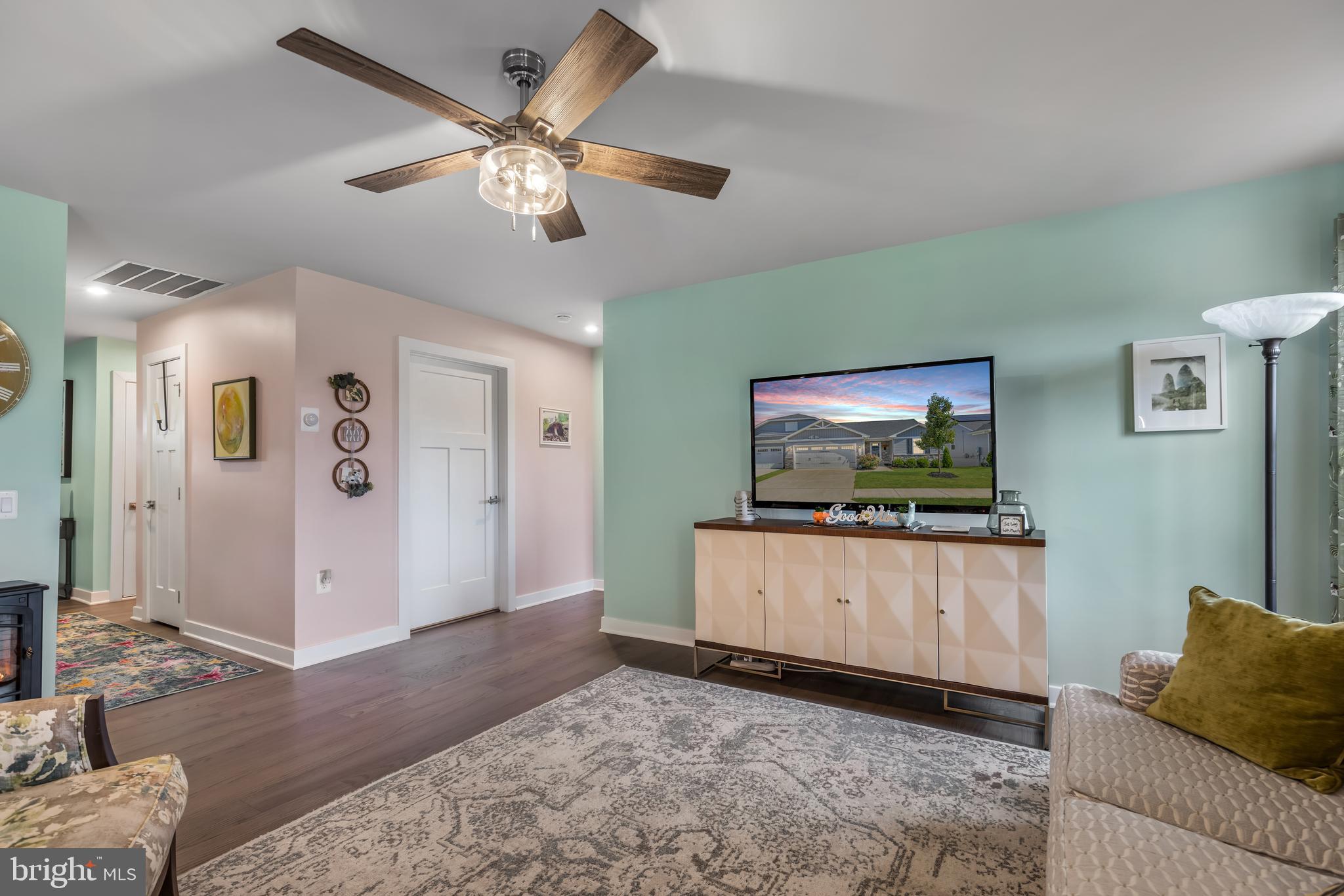 TWIN LAKE VILLAS - Residential