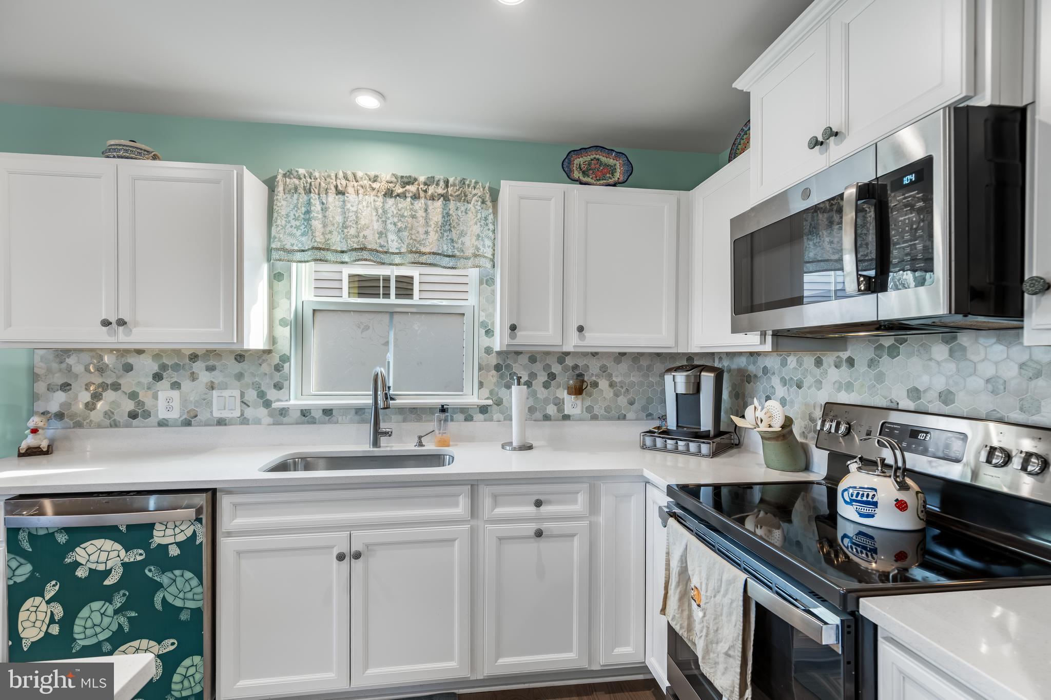 TWIN LAKE VILLAS - Residential