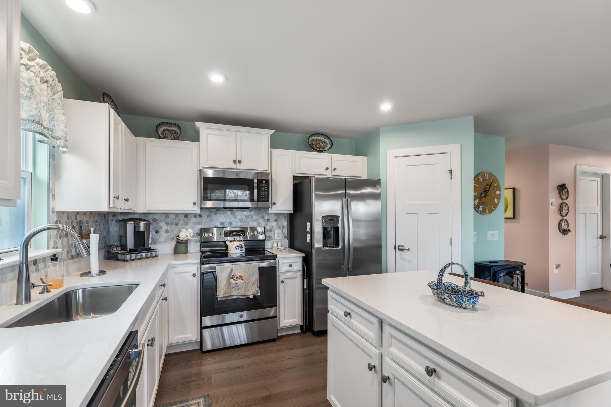 TWIN LAKE VILLAS - Residential