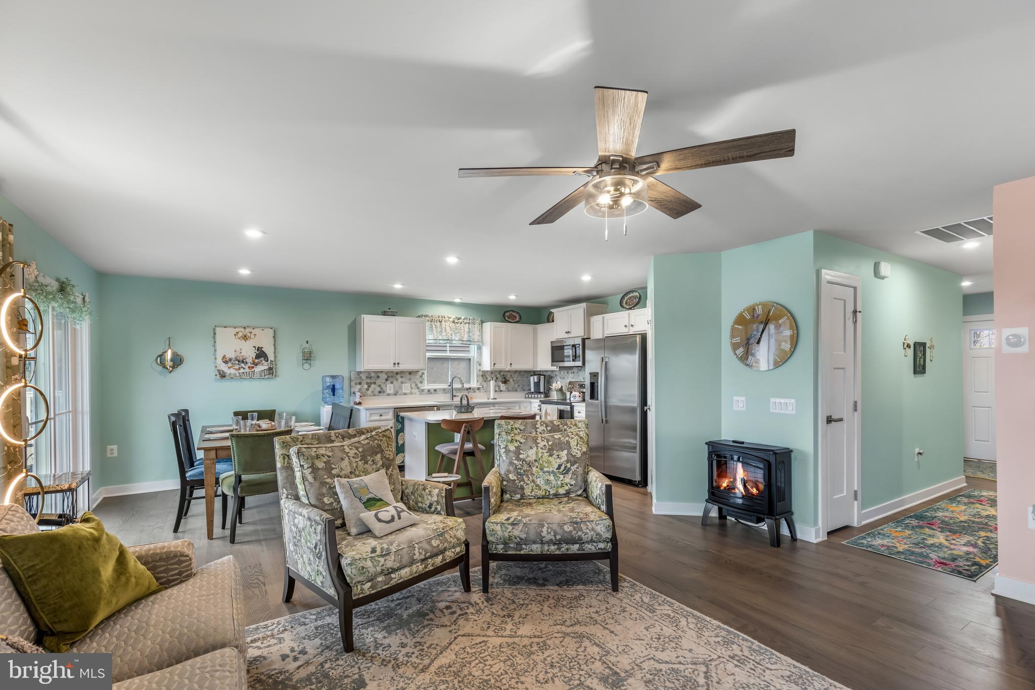 TWIN LAKE VILLAS - Residential