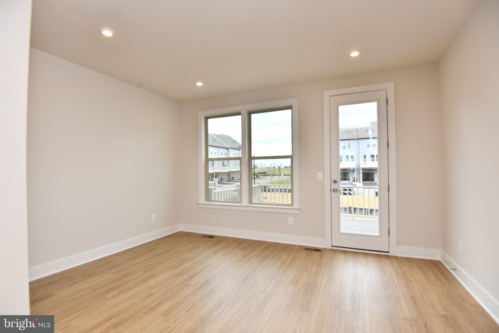 INNOVATION TOWN CENTER - Residential Lease