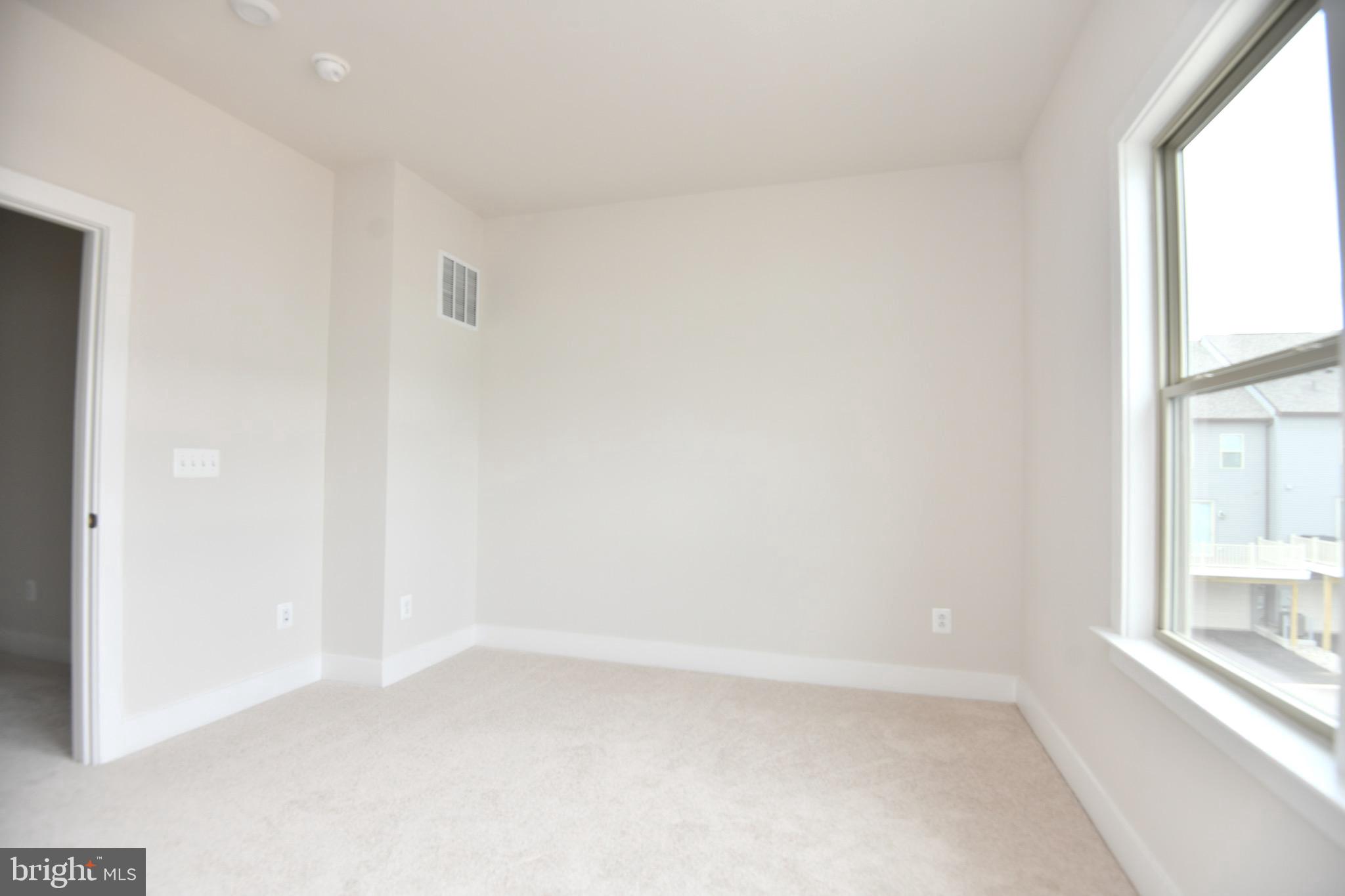 INNOVATION TOWN CENTER - Residential Lease