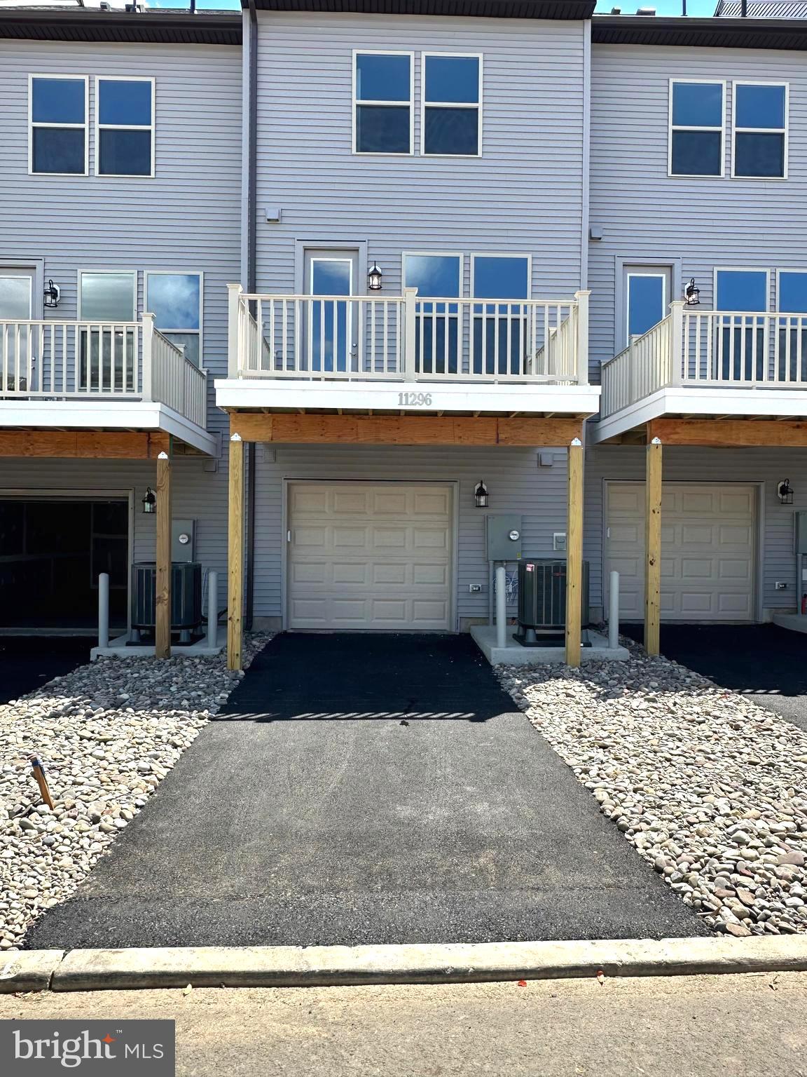 INNOVATION TOWN CENTER - Residential Lease