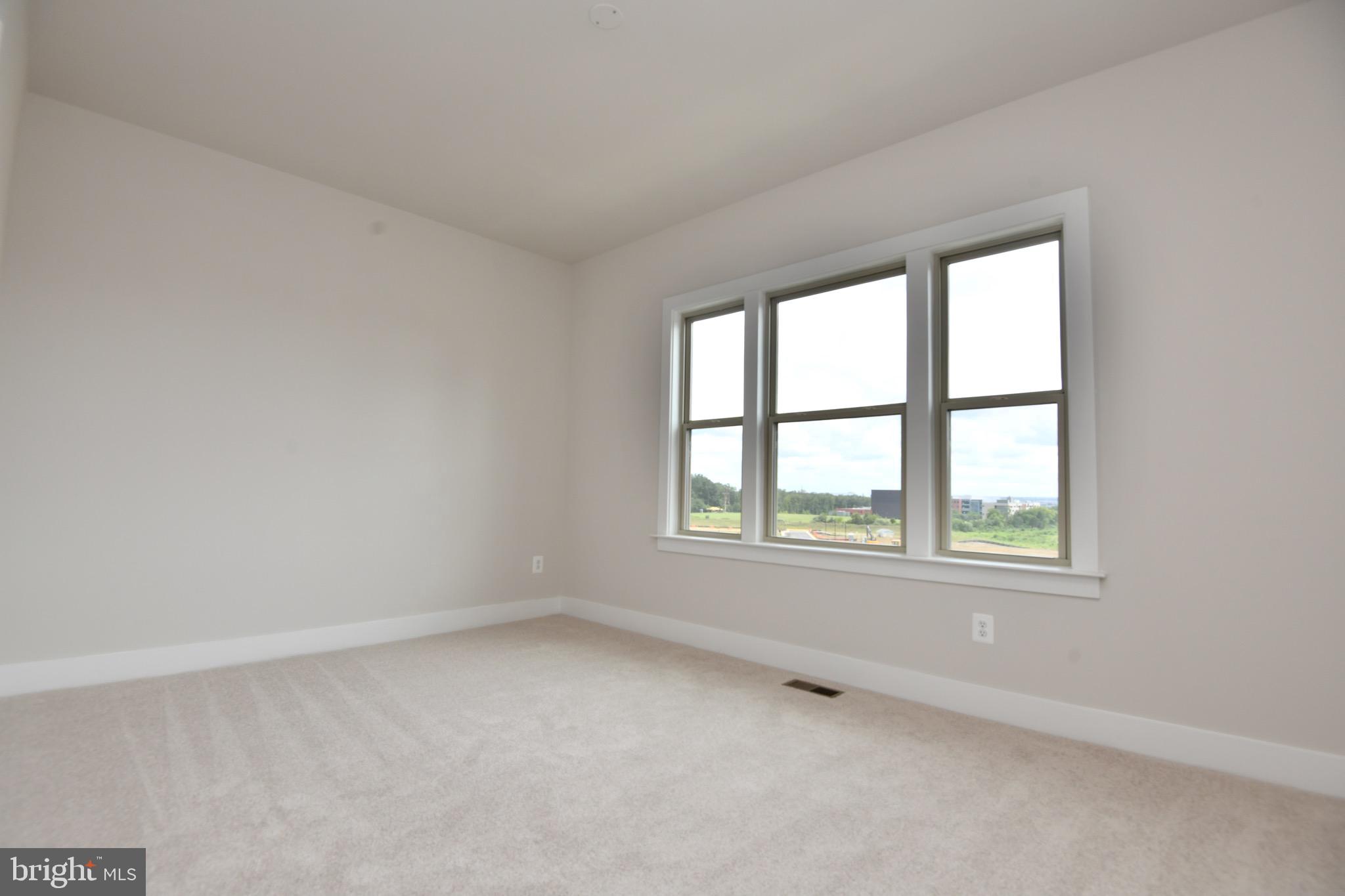 INNOVATION TOWN CENTER - Residential Lease