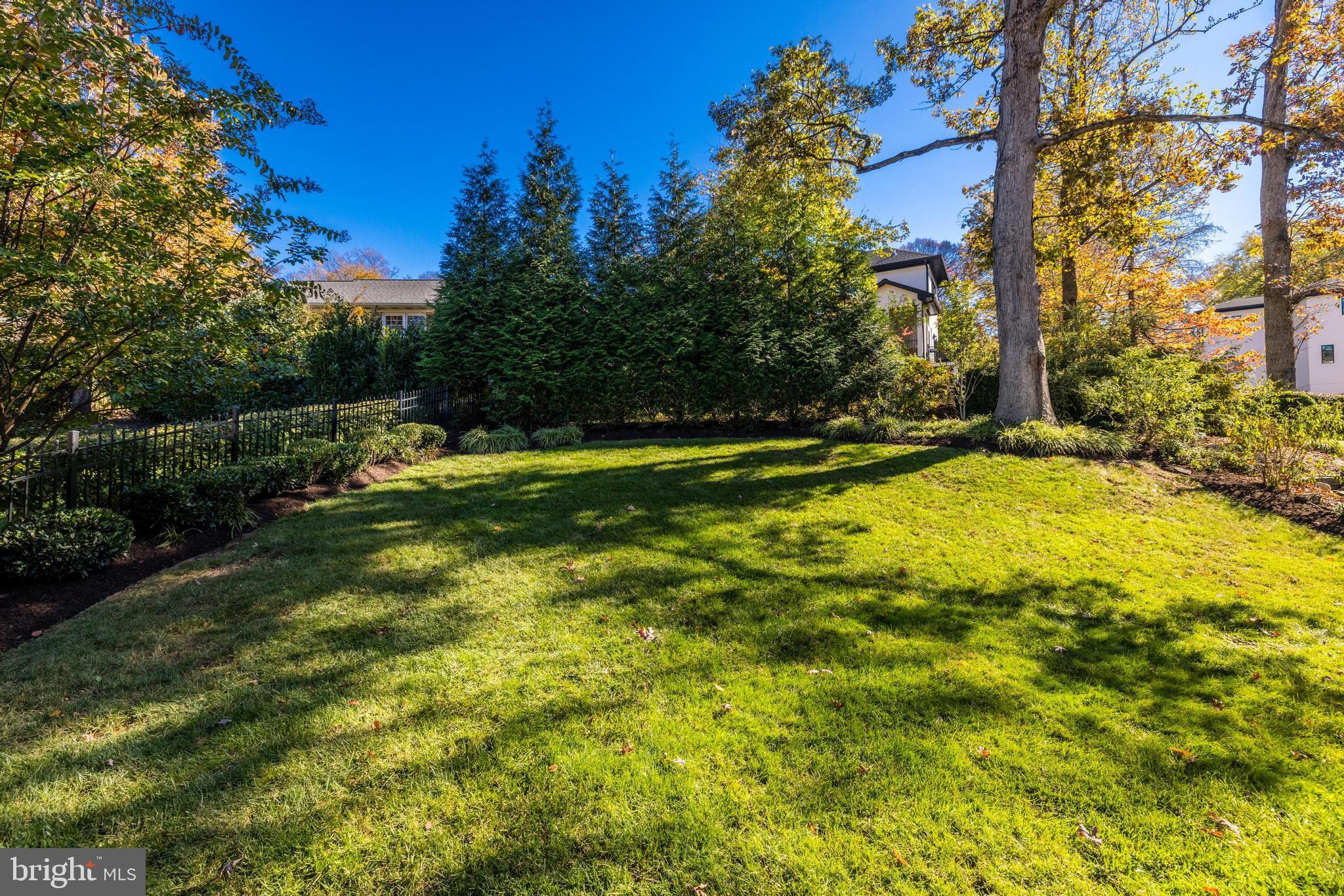 GOLF CLUB MANOR - Residential