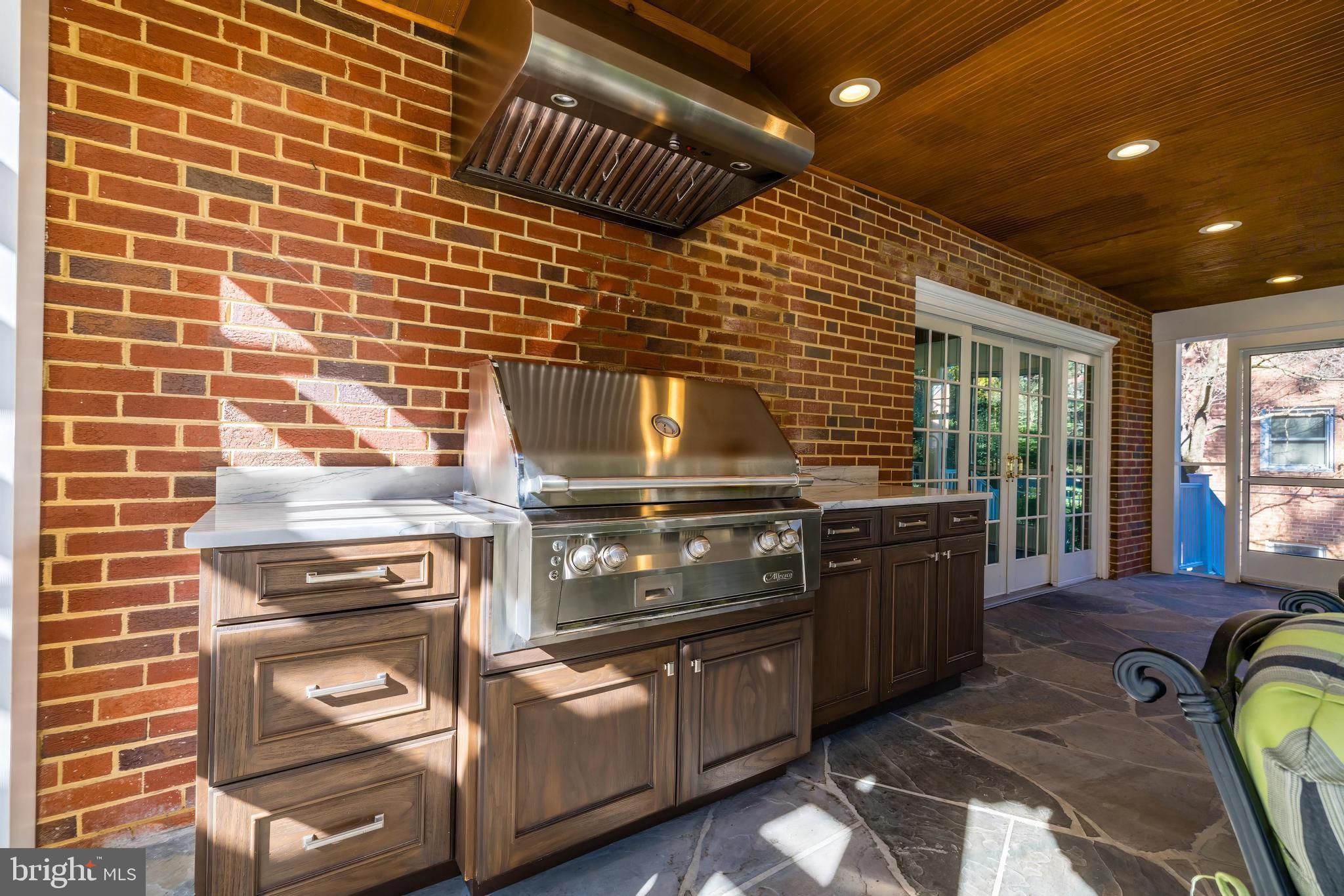 GOLF CLUB MANOR - Residential