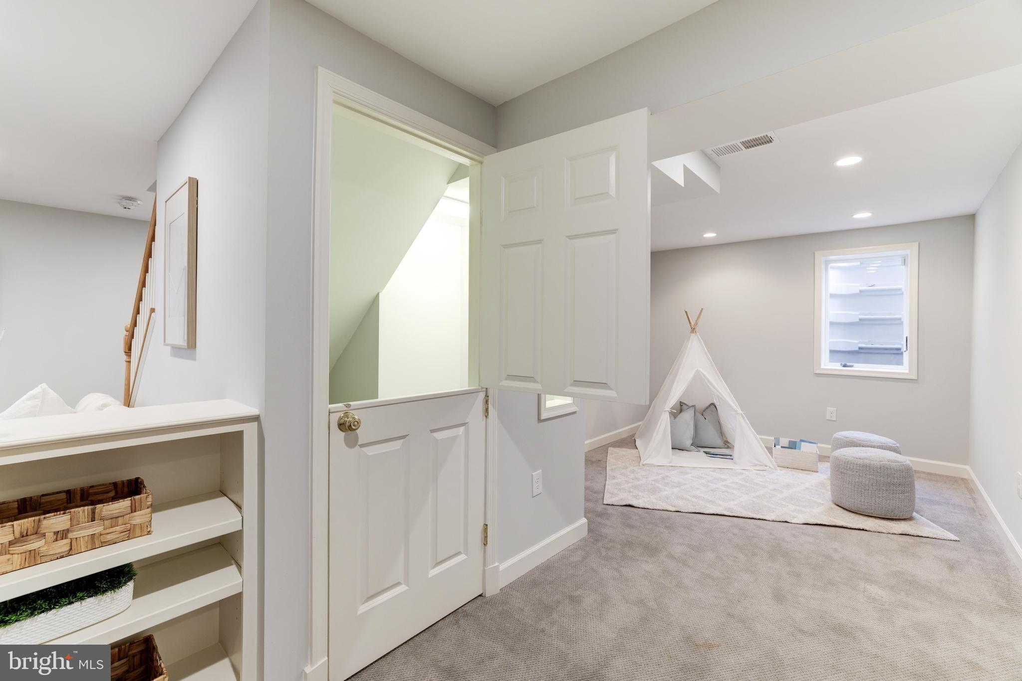 GOLF CLUB MANOR - Residential