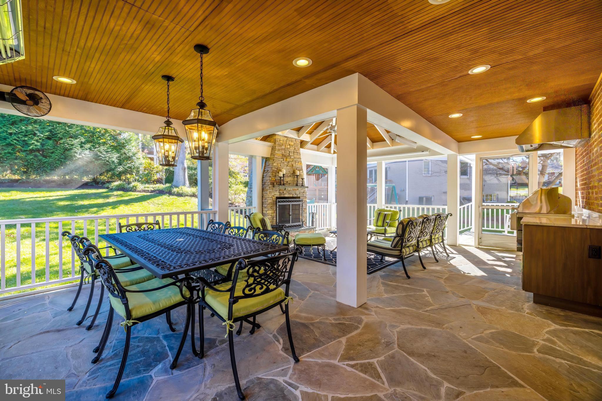 GOLF CLUB MANOR - Residential