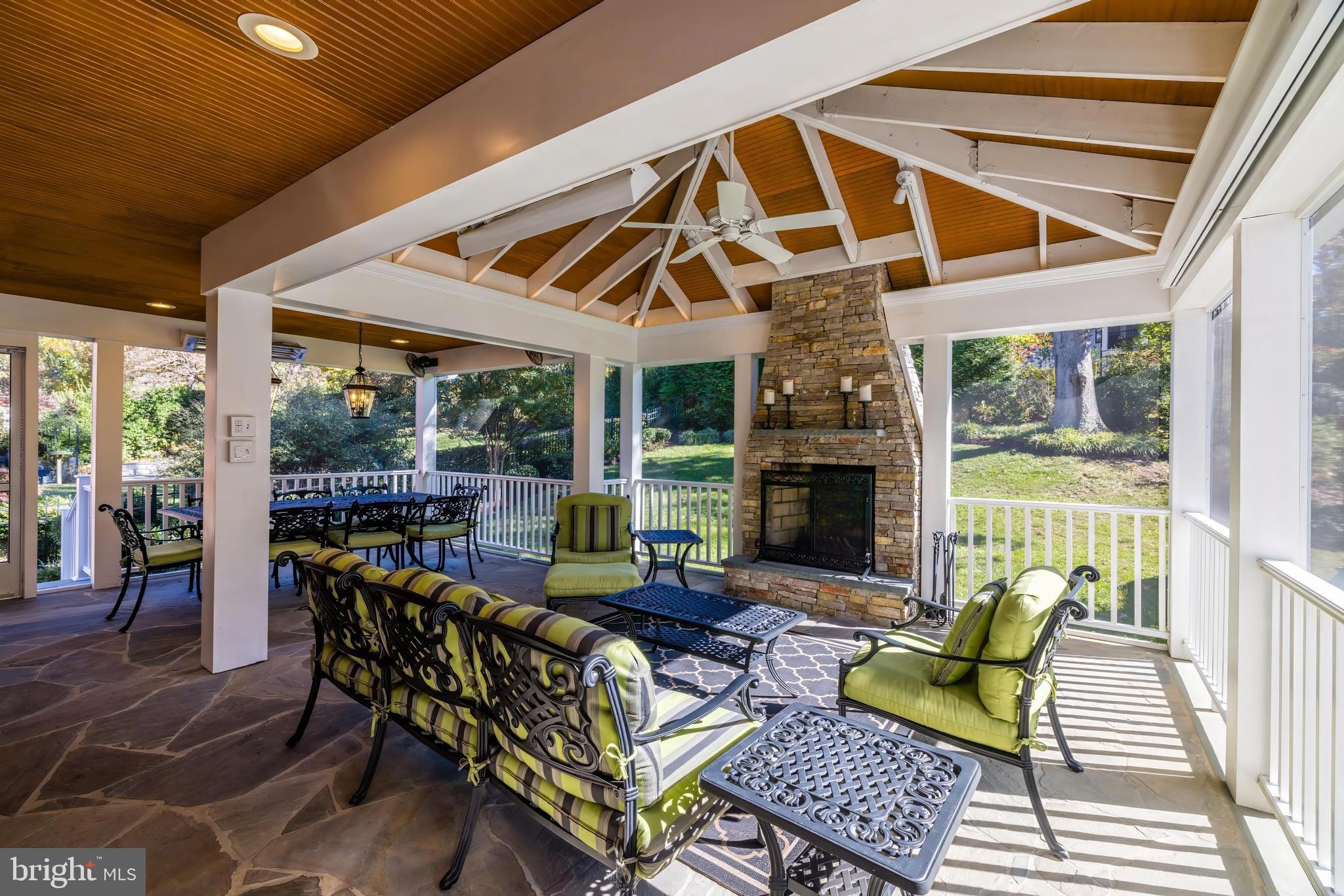 GOLF CLUB MANOR - Residential