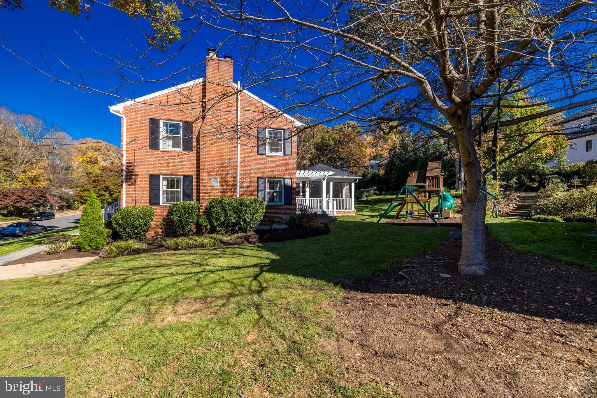 GOLF CLUB MANOR - Residential