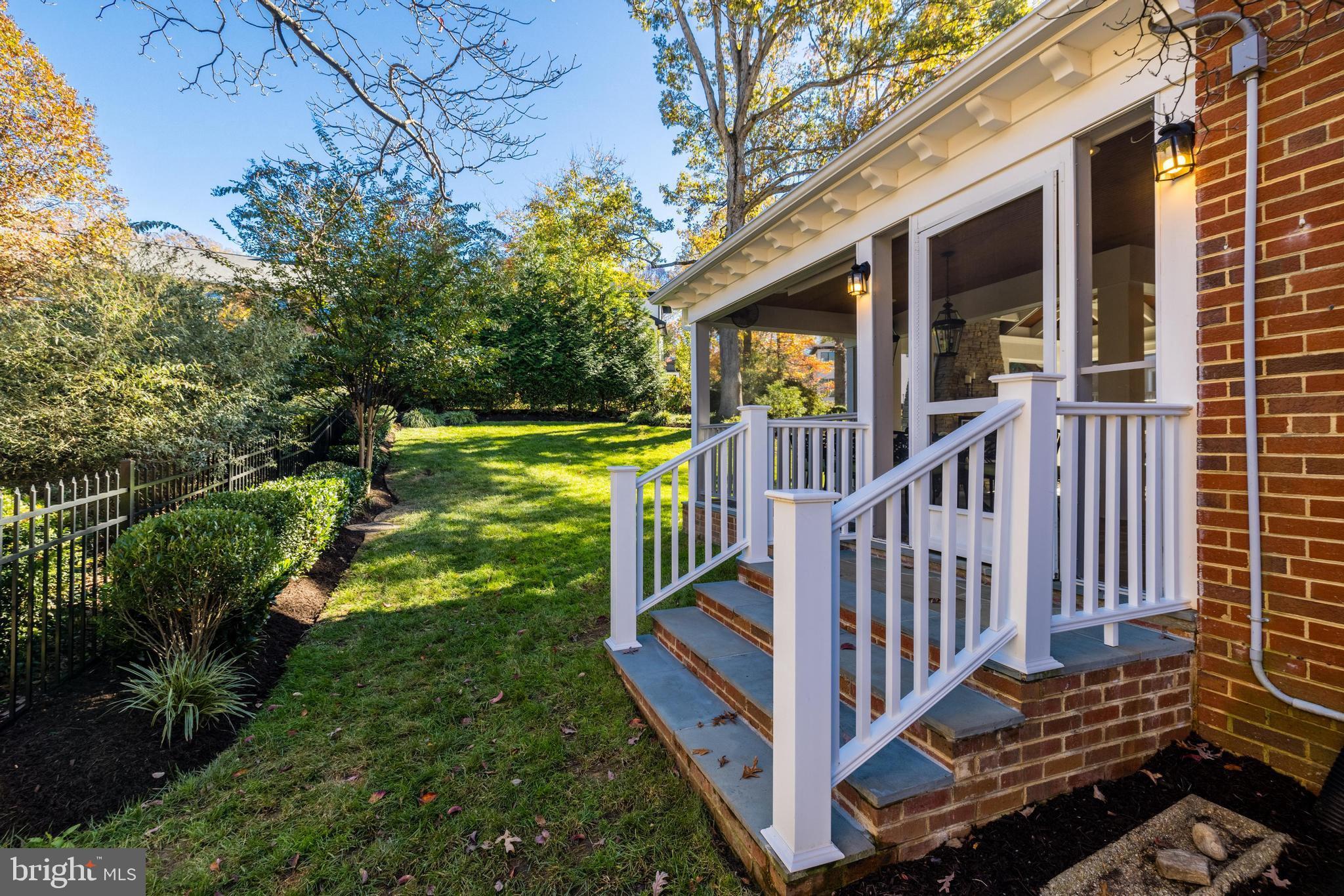 GOLF CLUB MANOR - Residential