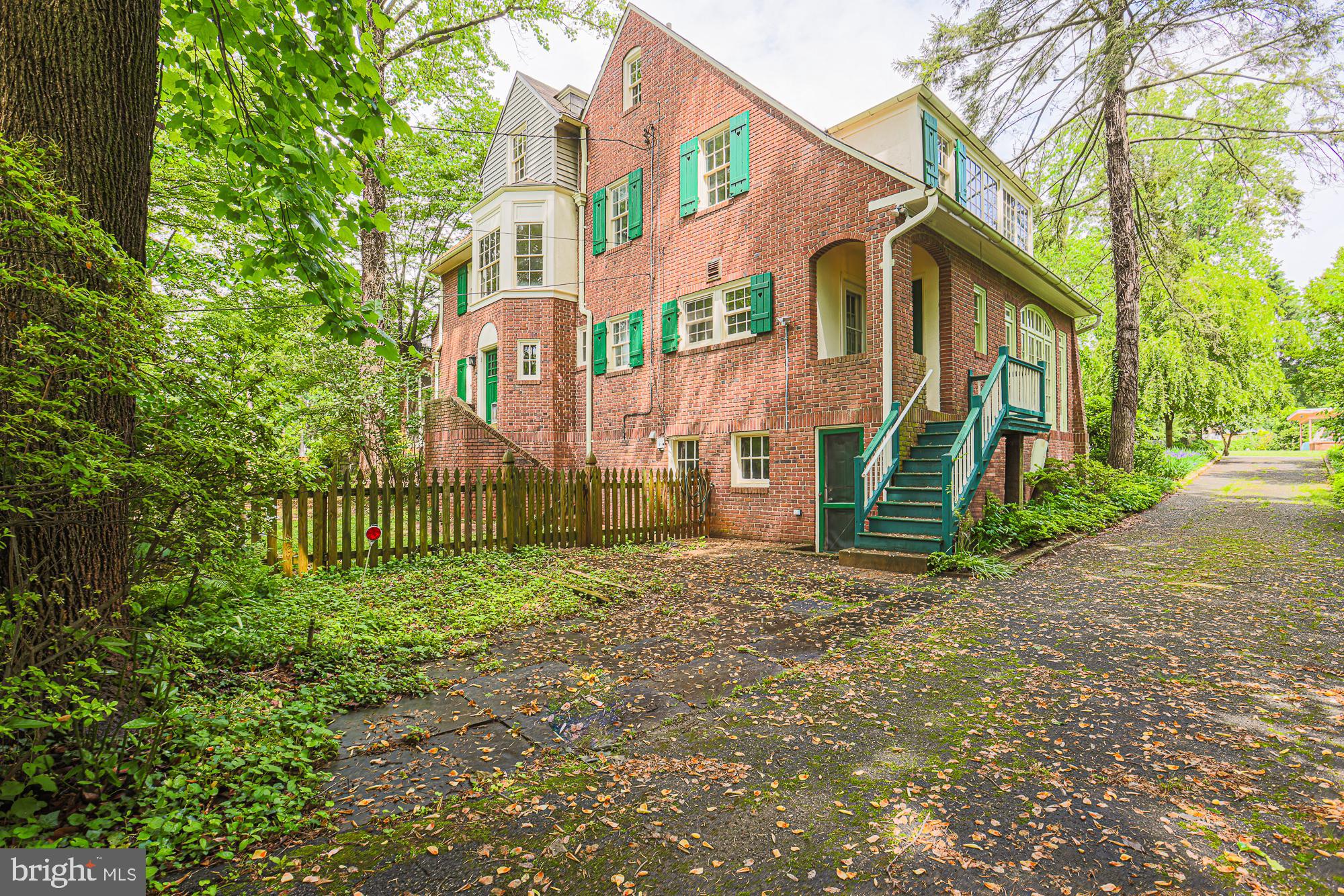TEN HILLS - Residential