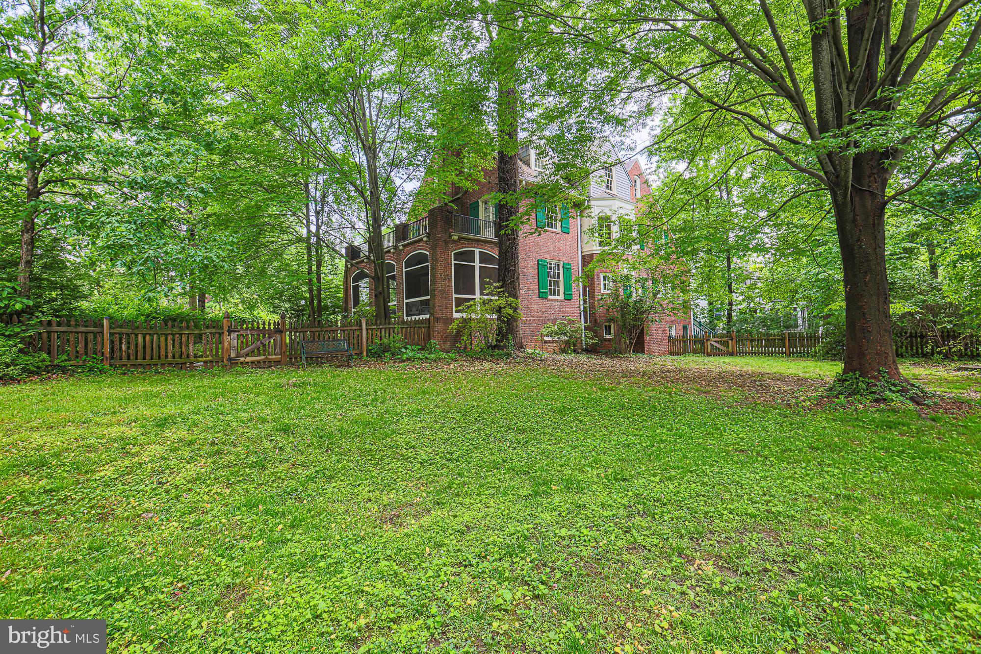 TEN HILLS - Residential