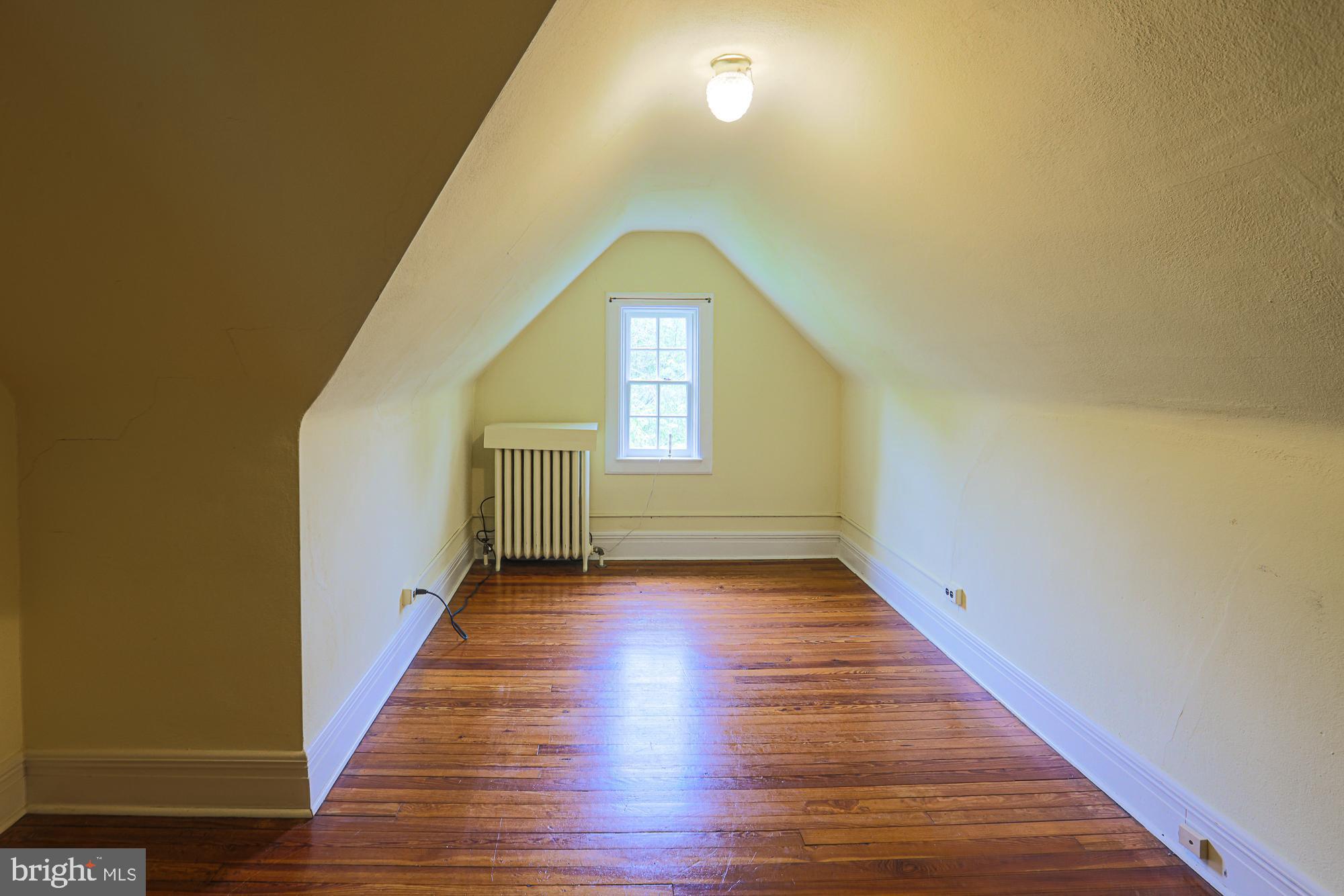 TEN HILLS - Residential