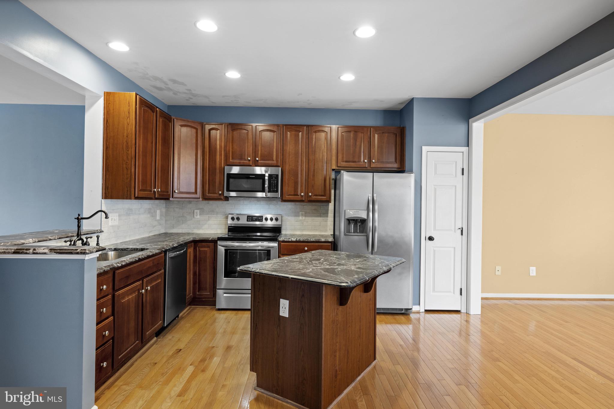 BROOKFIELD - Residential