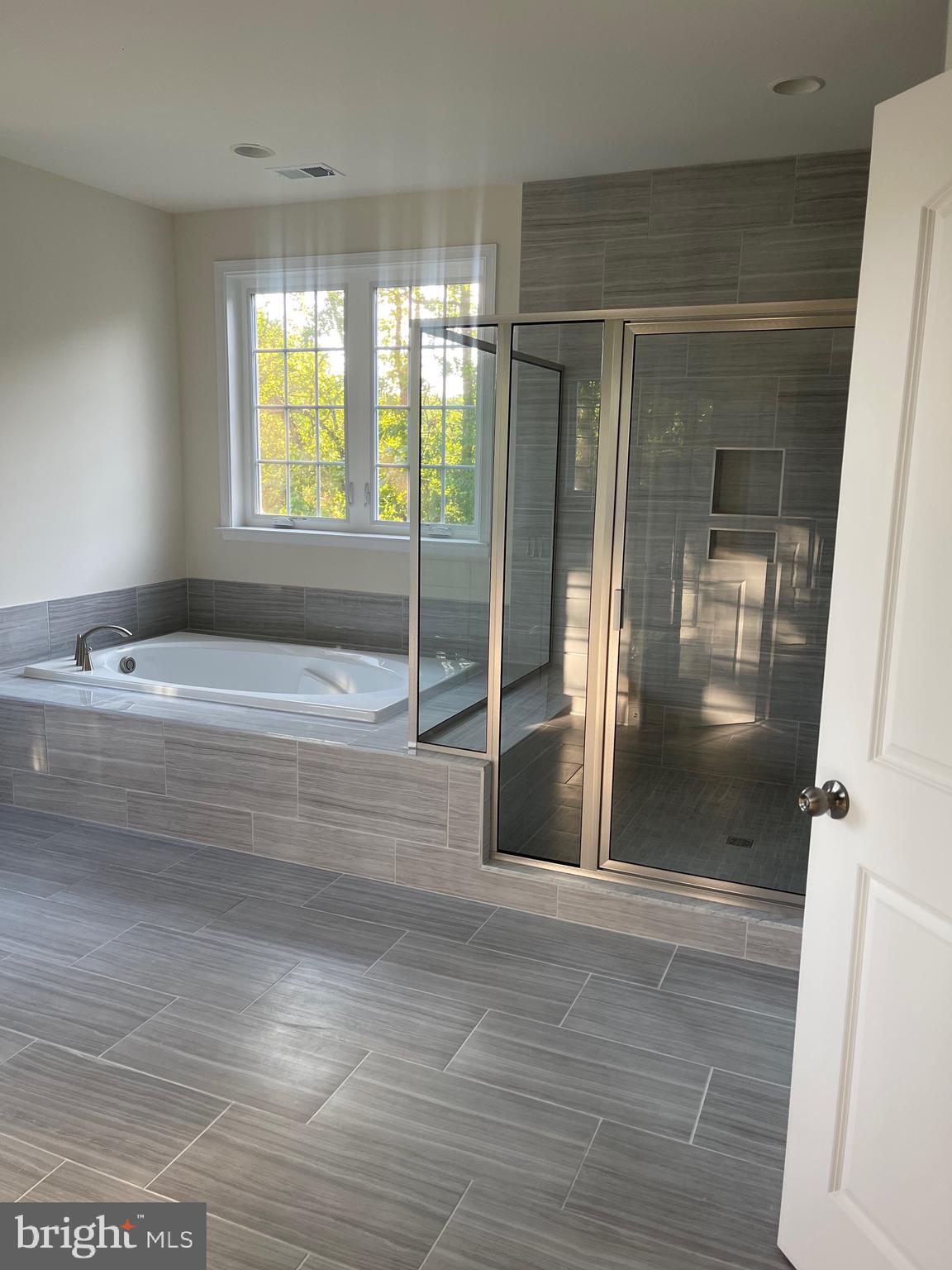 COLLINGBROOK - Residential