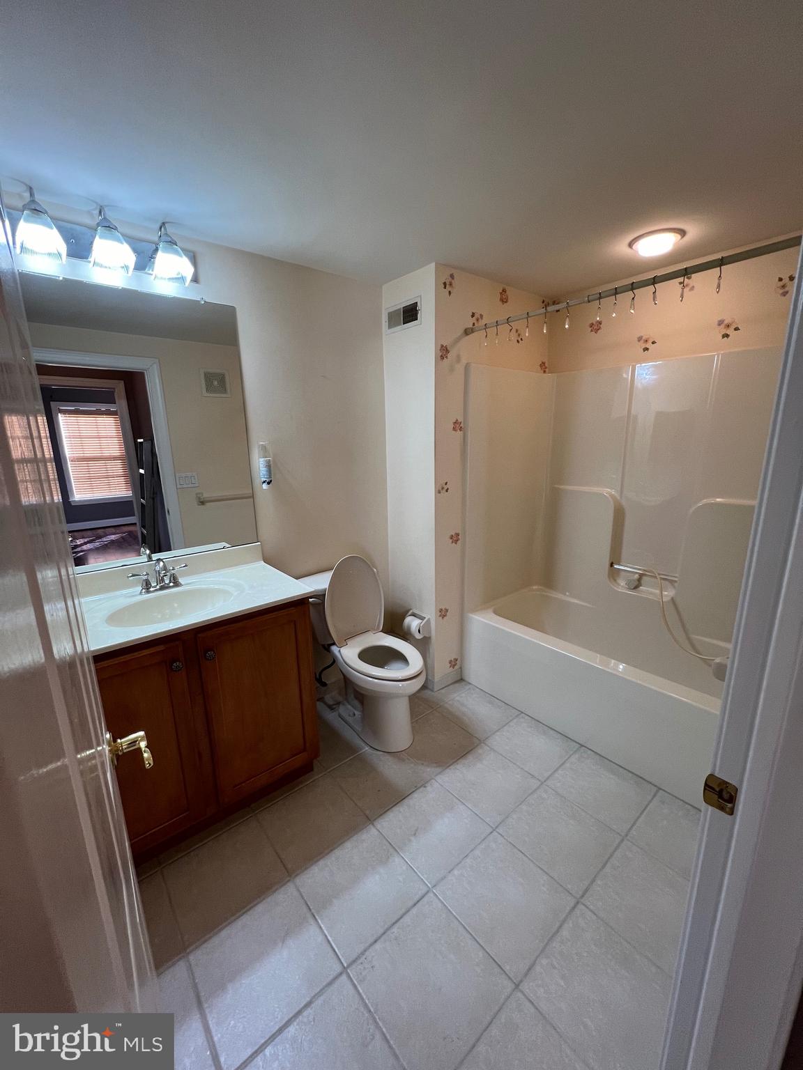 CREEKSIDE VILLAGE - Residential