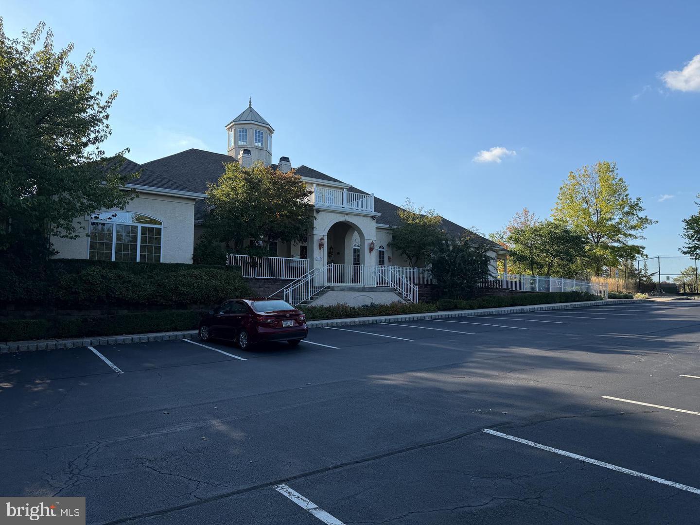 CREEKSIDE VILLAGE - Residential