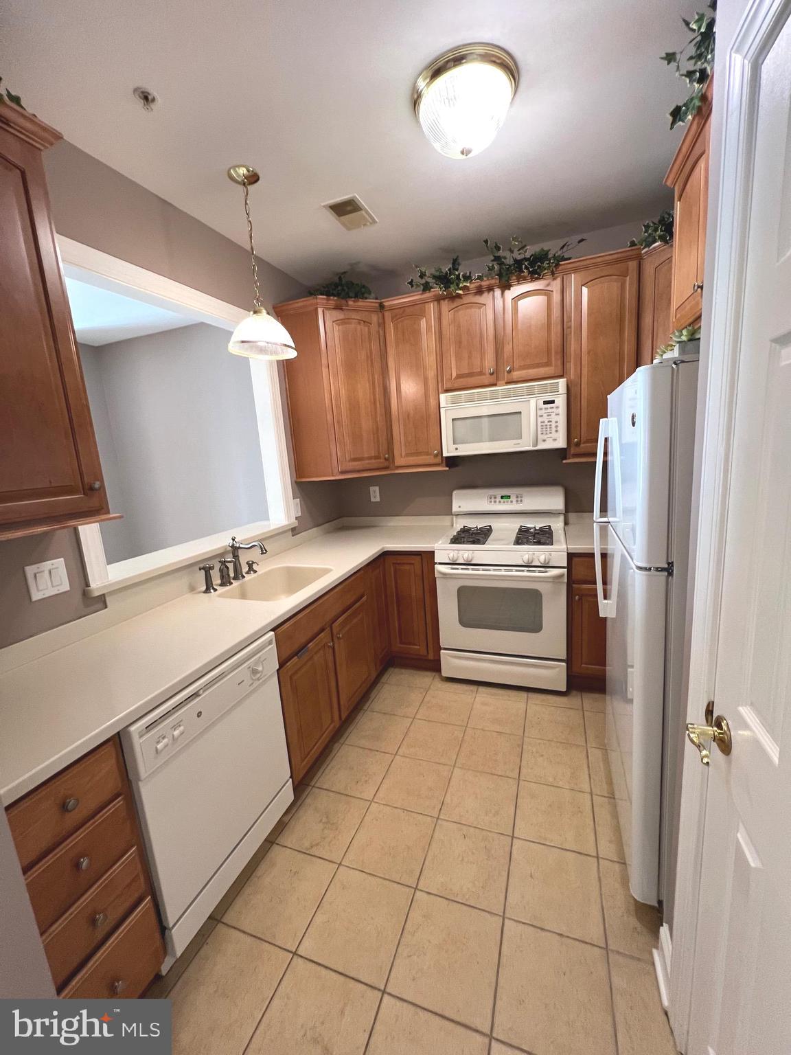 CREEKSIDE VILLAGE - Residential