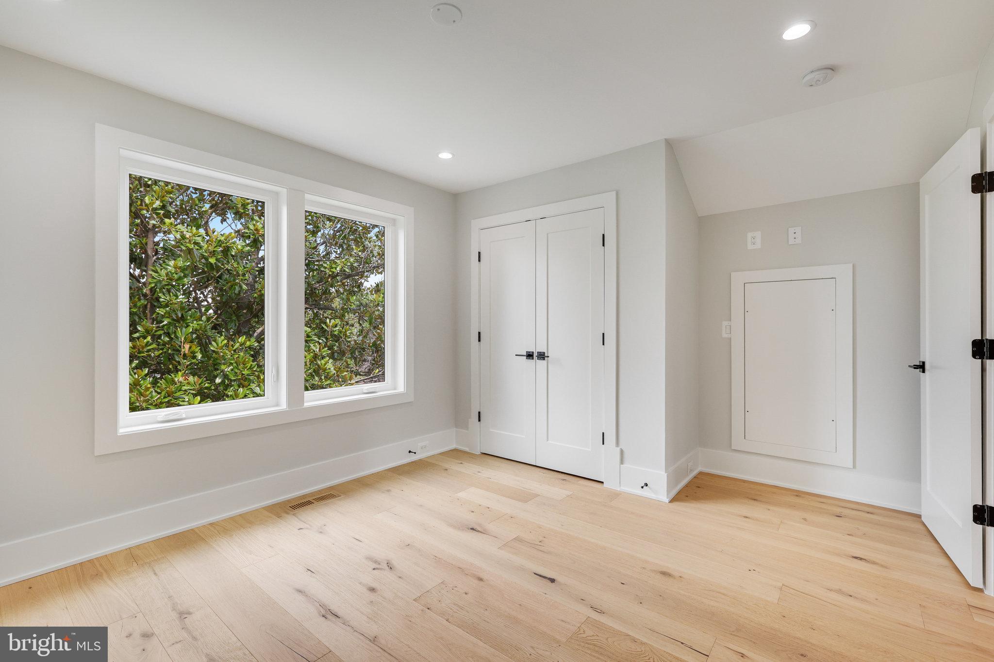 EAST VIENNA WOODS - Residential