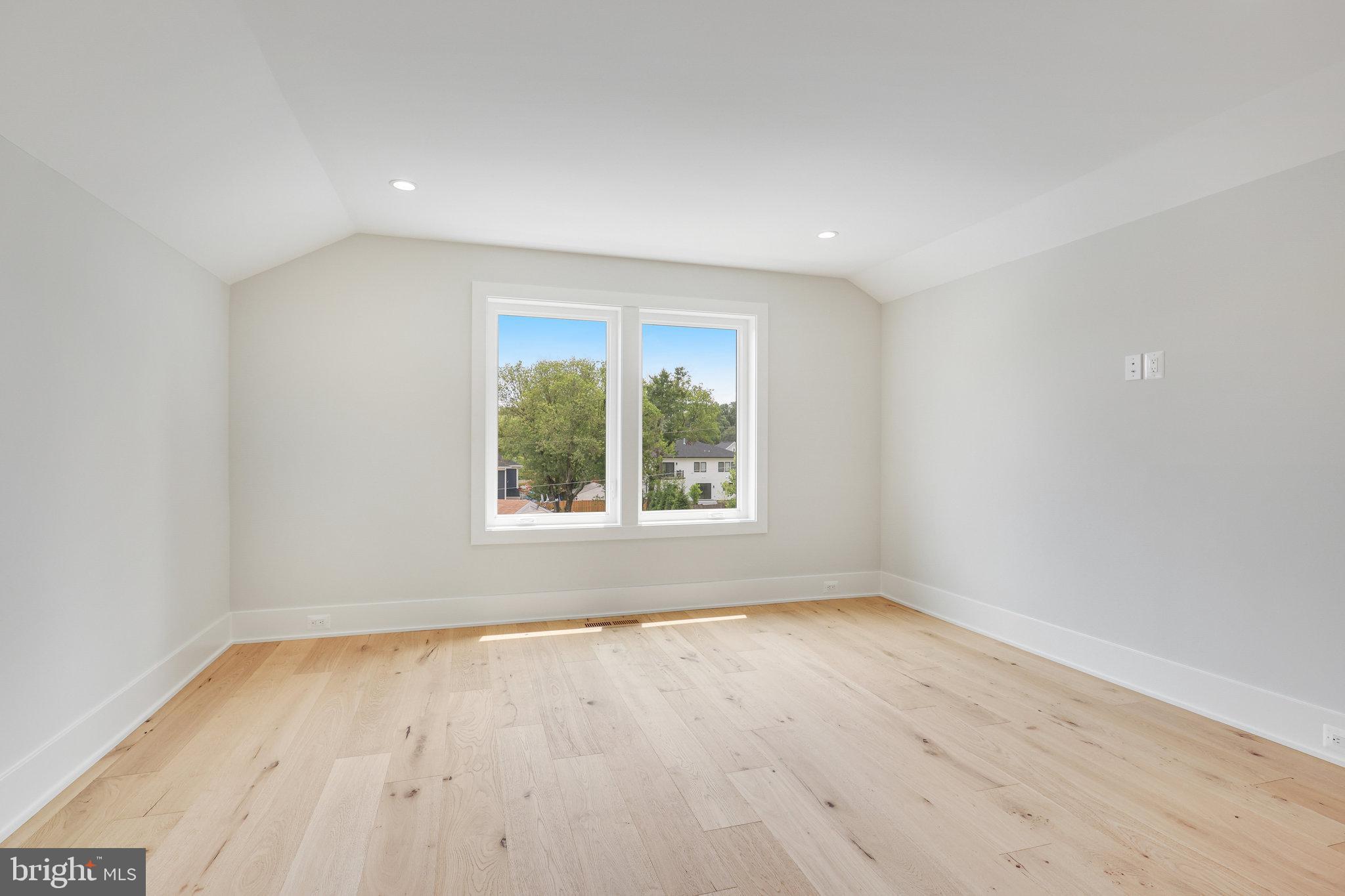 EAST VIENNA WOODS - Residential