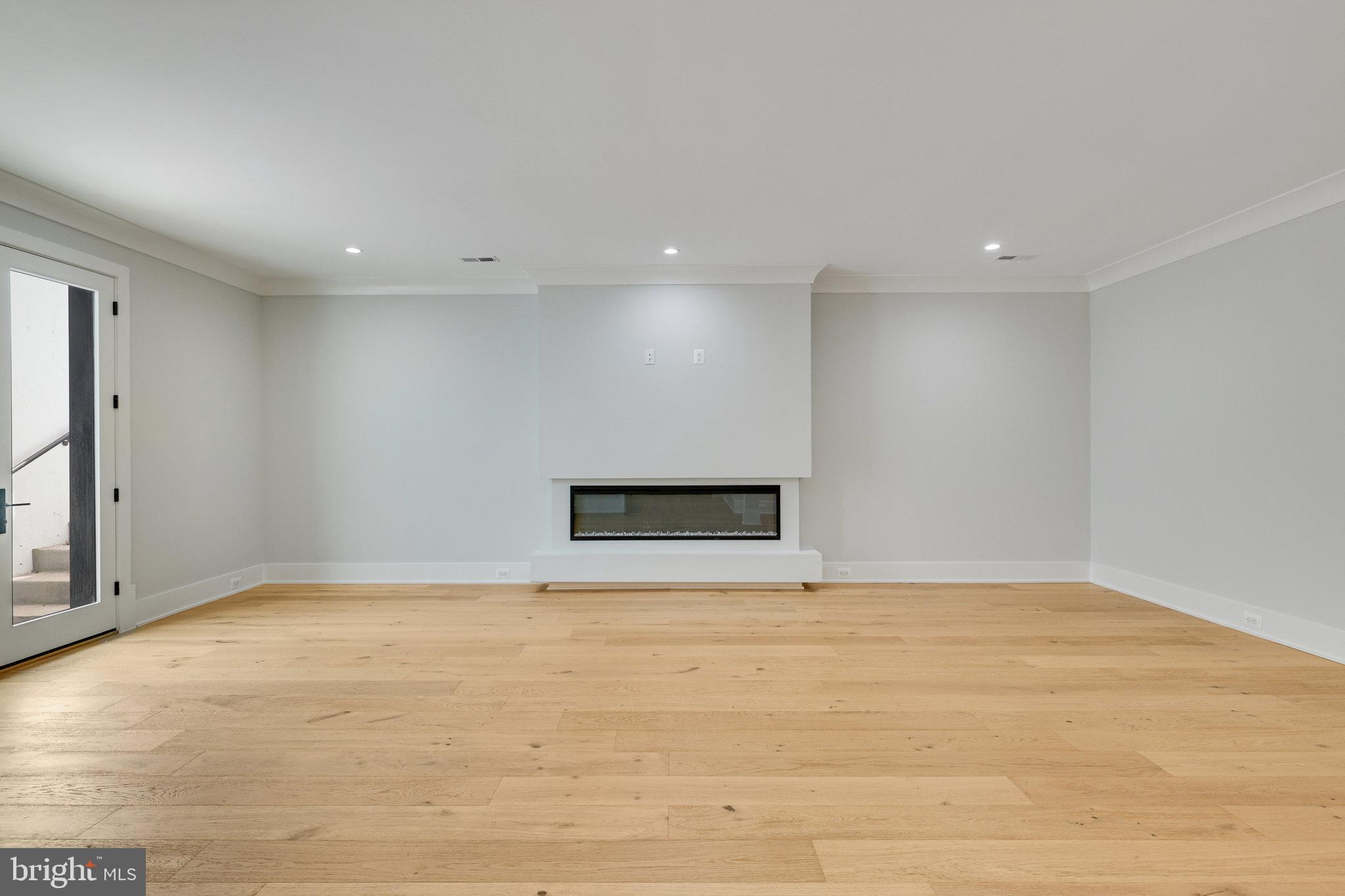 EAST VIENNA WOODS - Residential