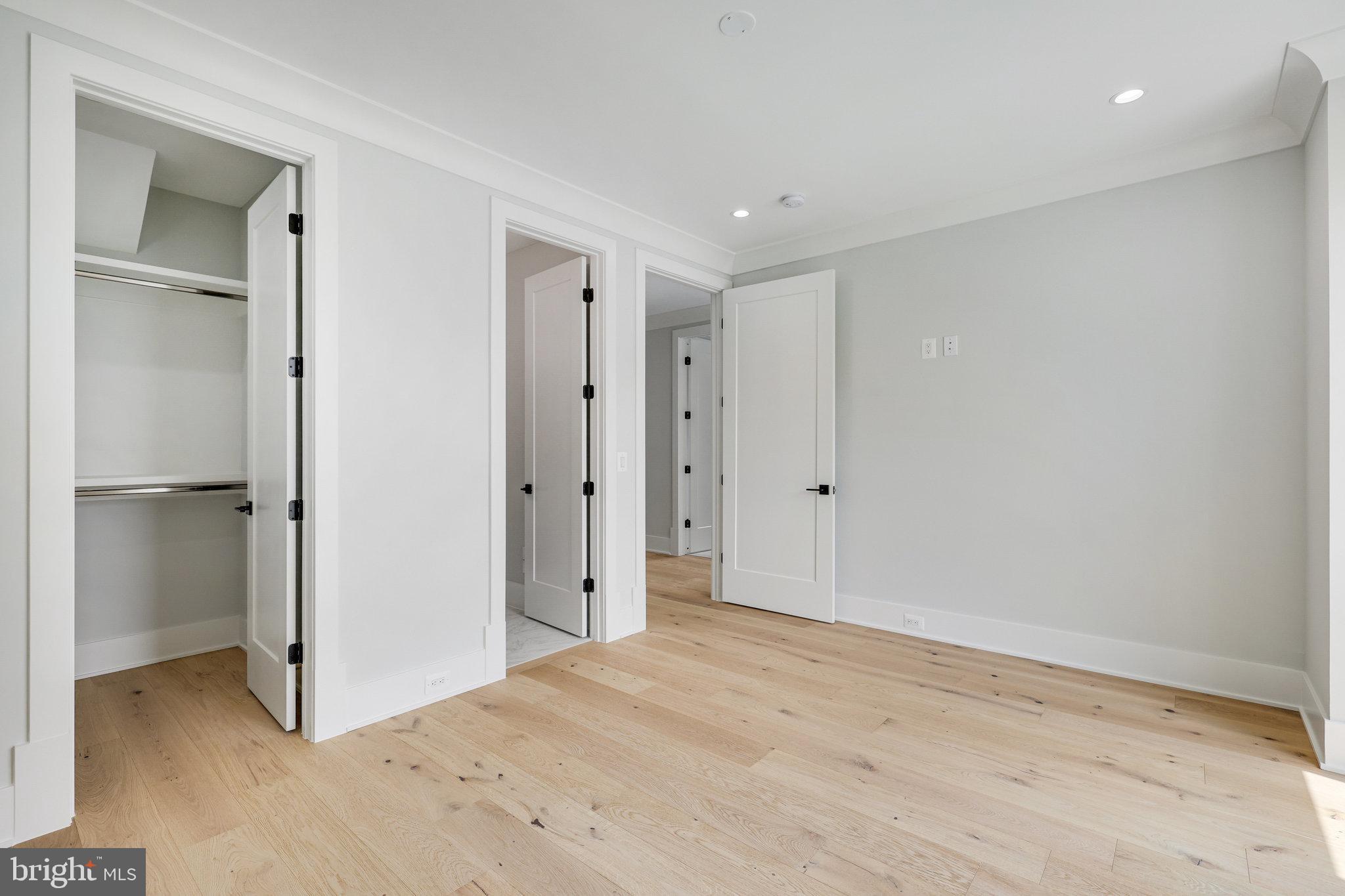 EAST VIENNA WOODS - Residential