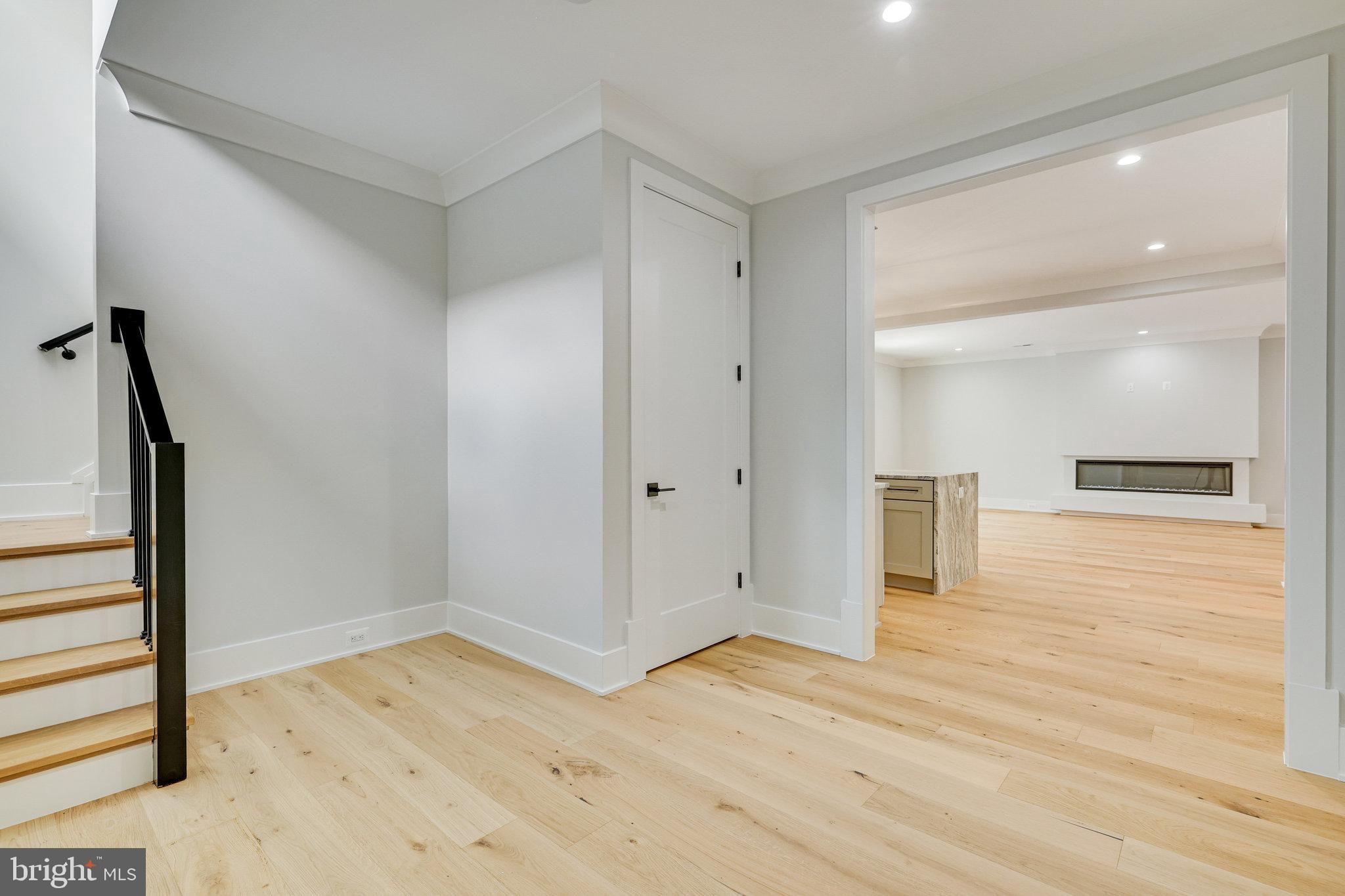 EAST VIENNA WOODS - Residential