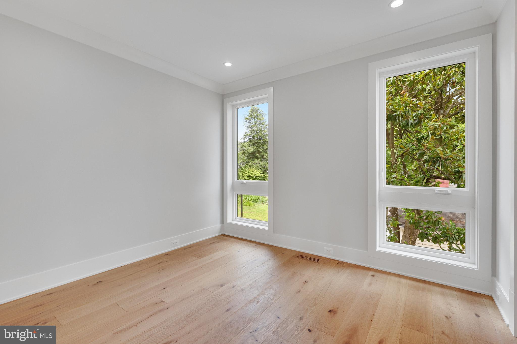 EAST VIENNA WOODS - Residential