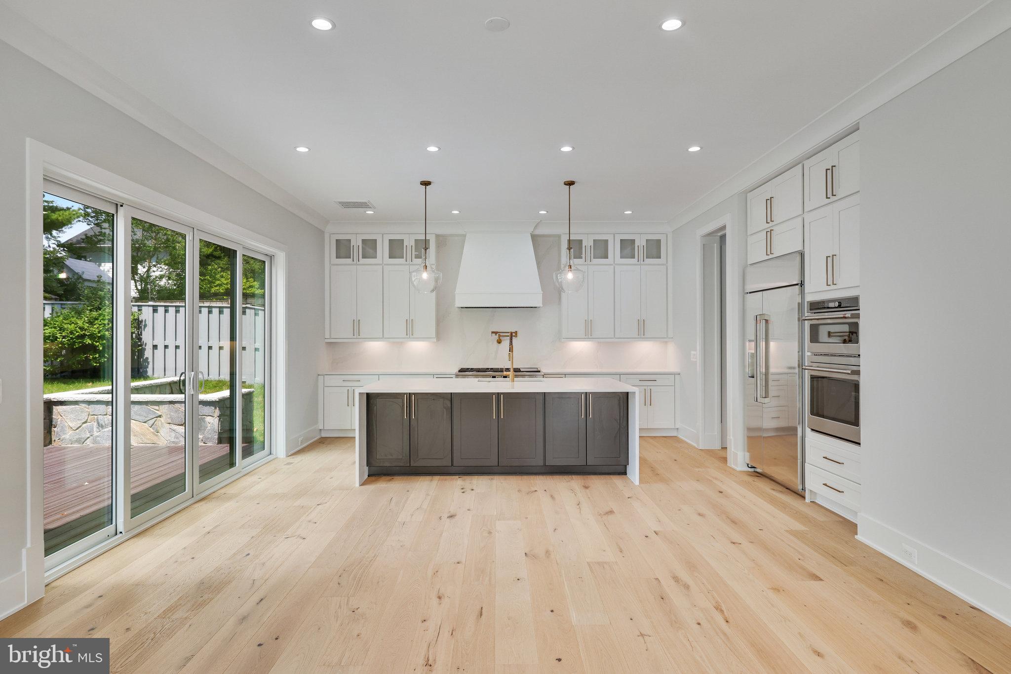 EAST VIENNA WOODS - Residential