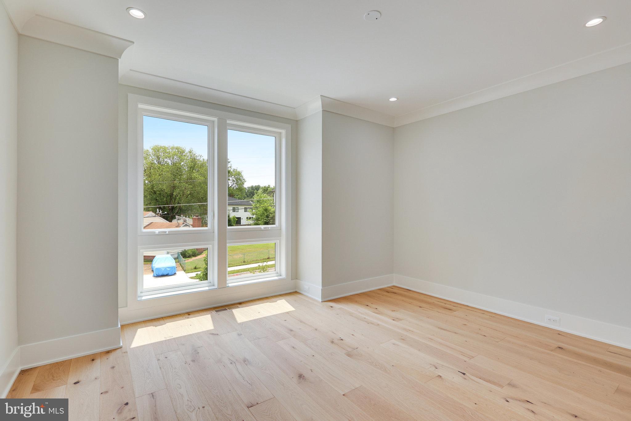 EAST VIENNA WOODS - Residential