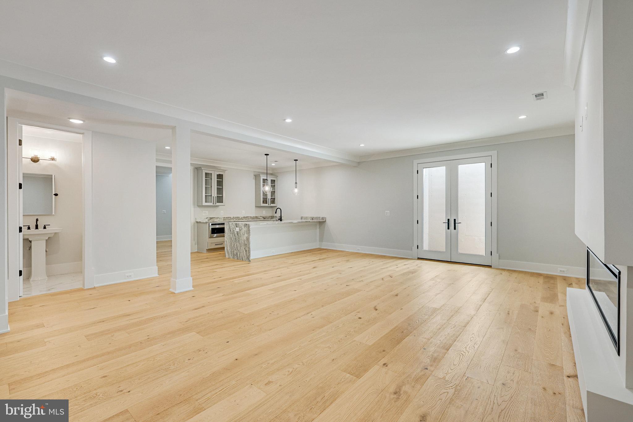 EAST VIENNA WOODS - Residential