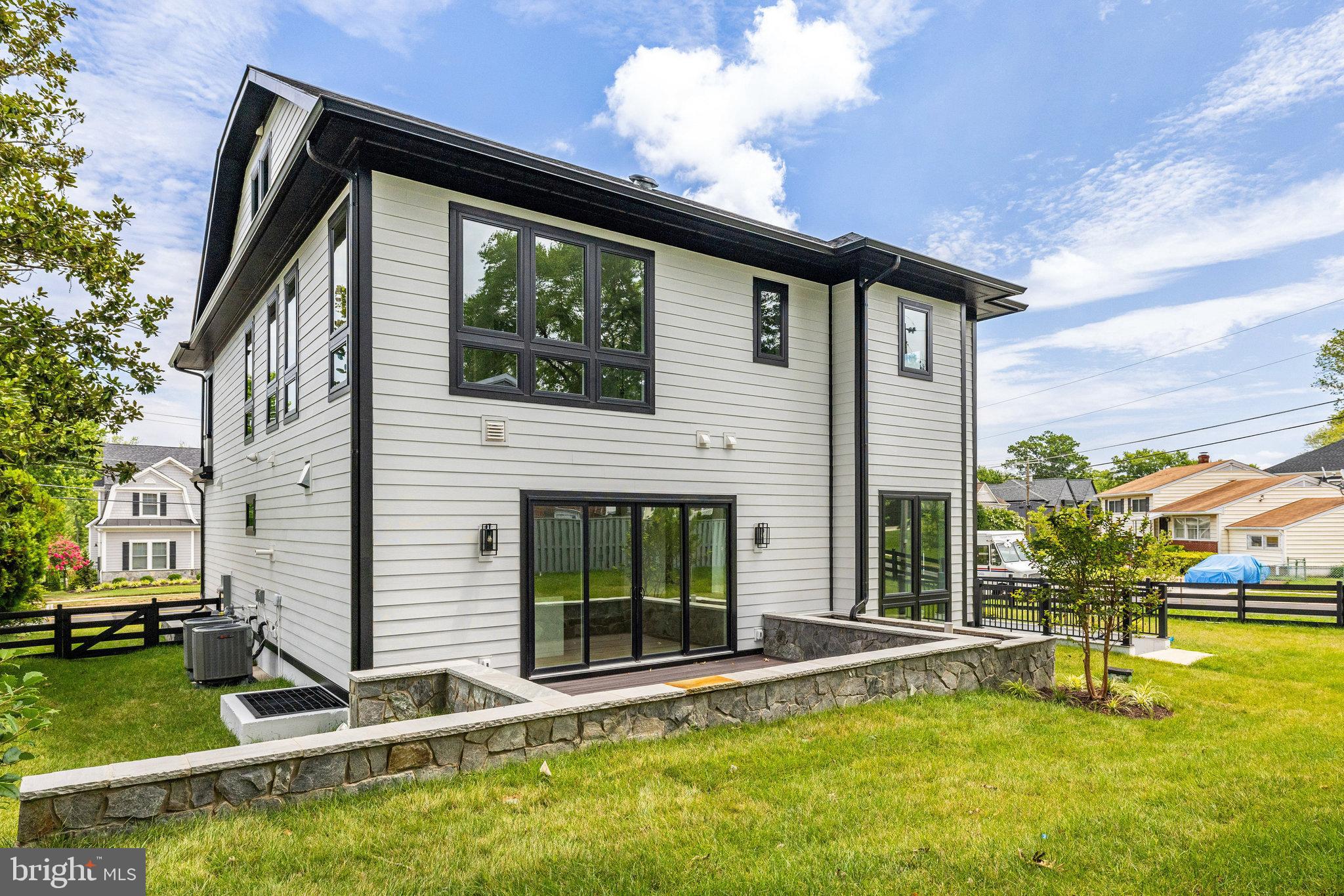 EAST VIENNA WOODS - Residential